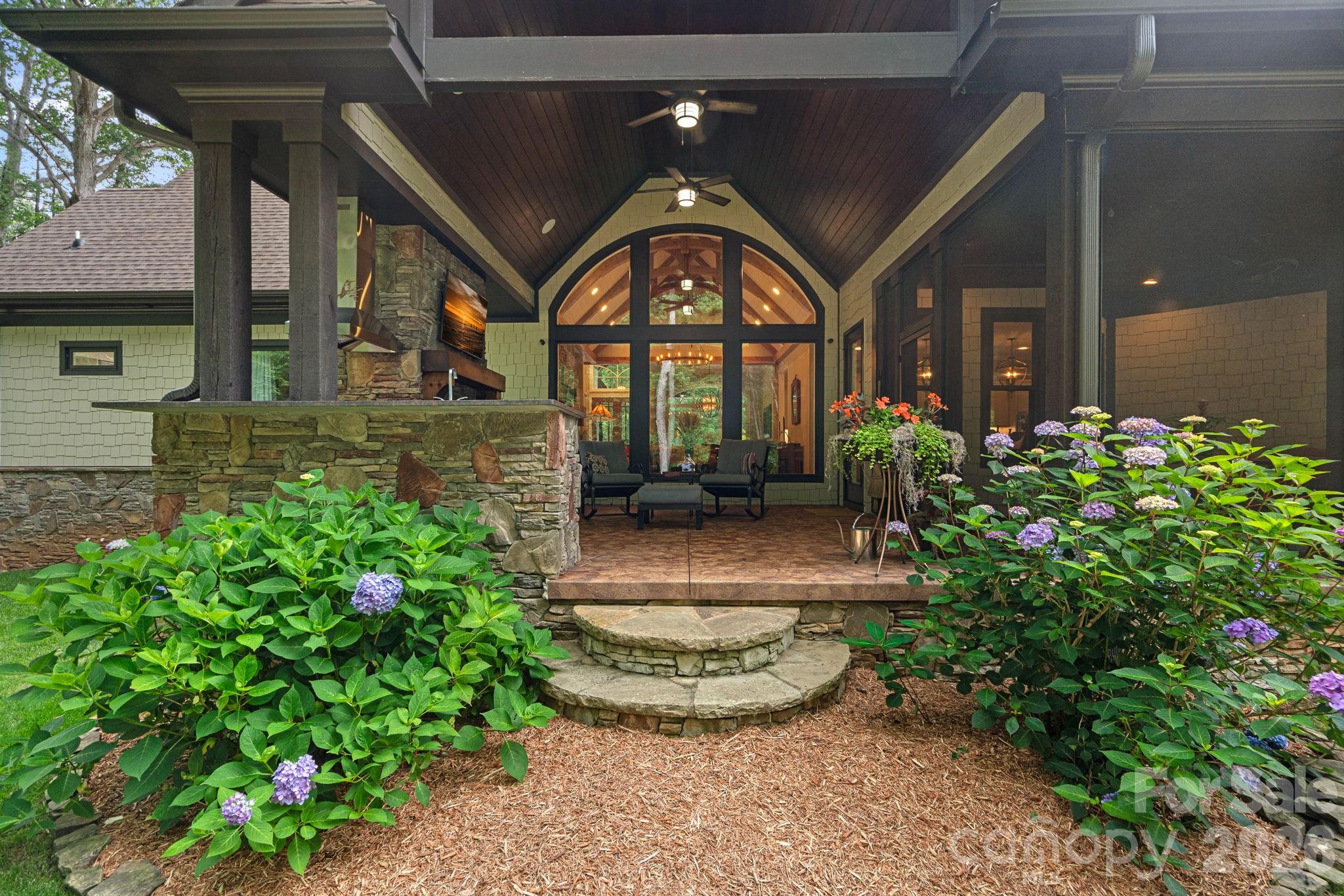 6808 Live Oaks Lane