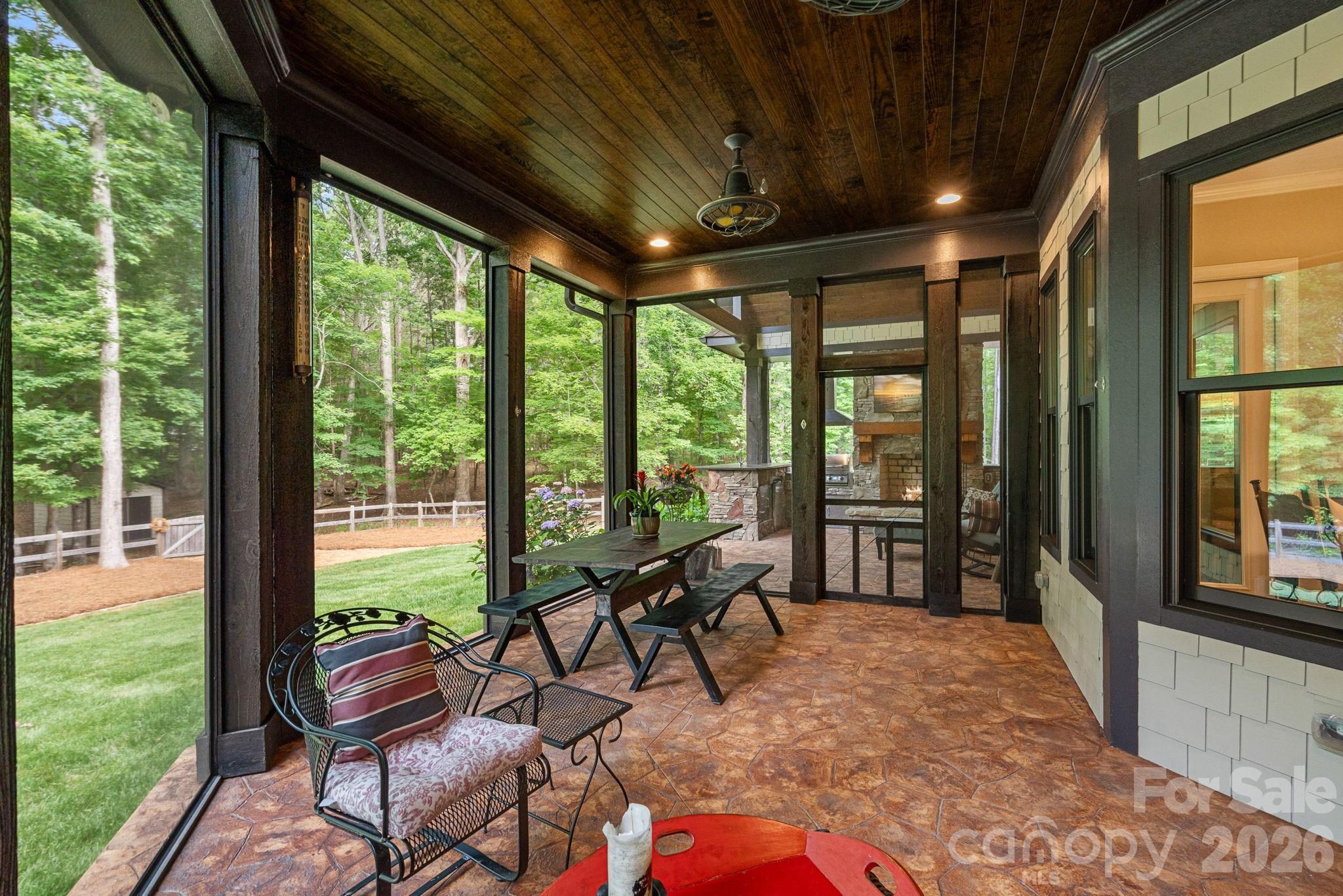 6808 Live Oaks Lane