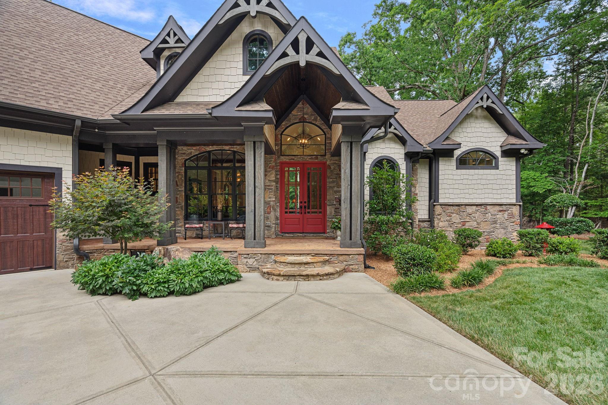 6808 Live Oaks Lane