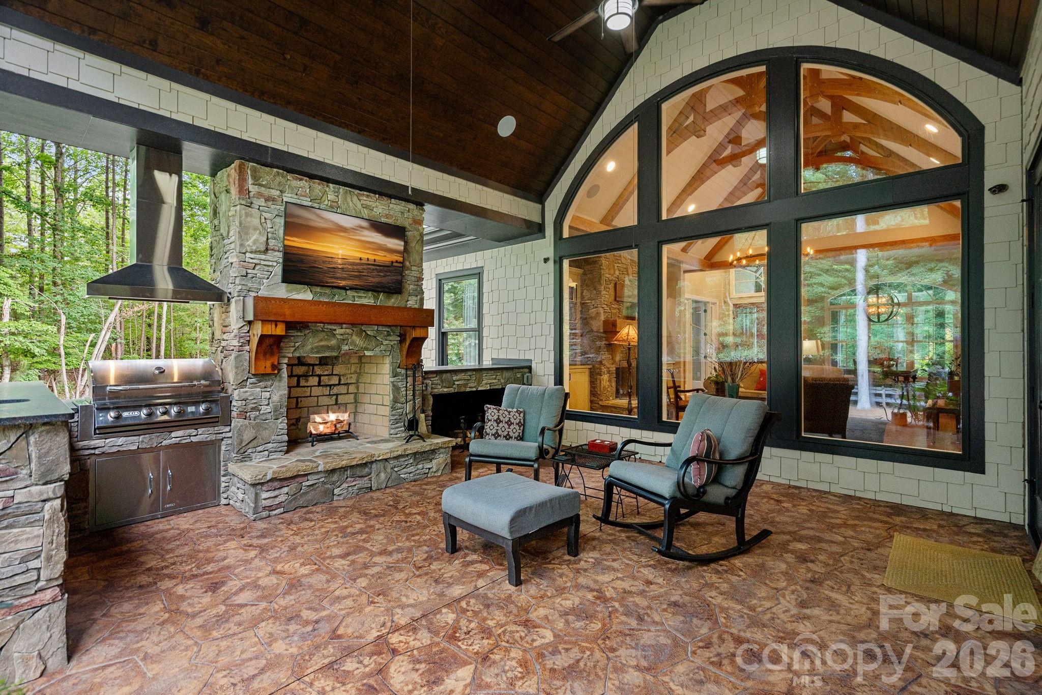 6808 Live Oaks Lane