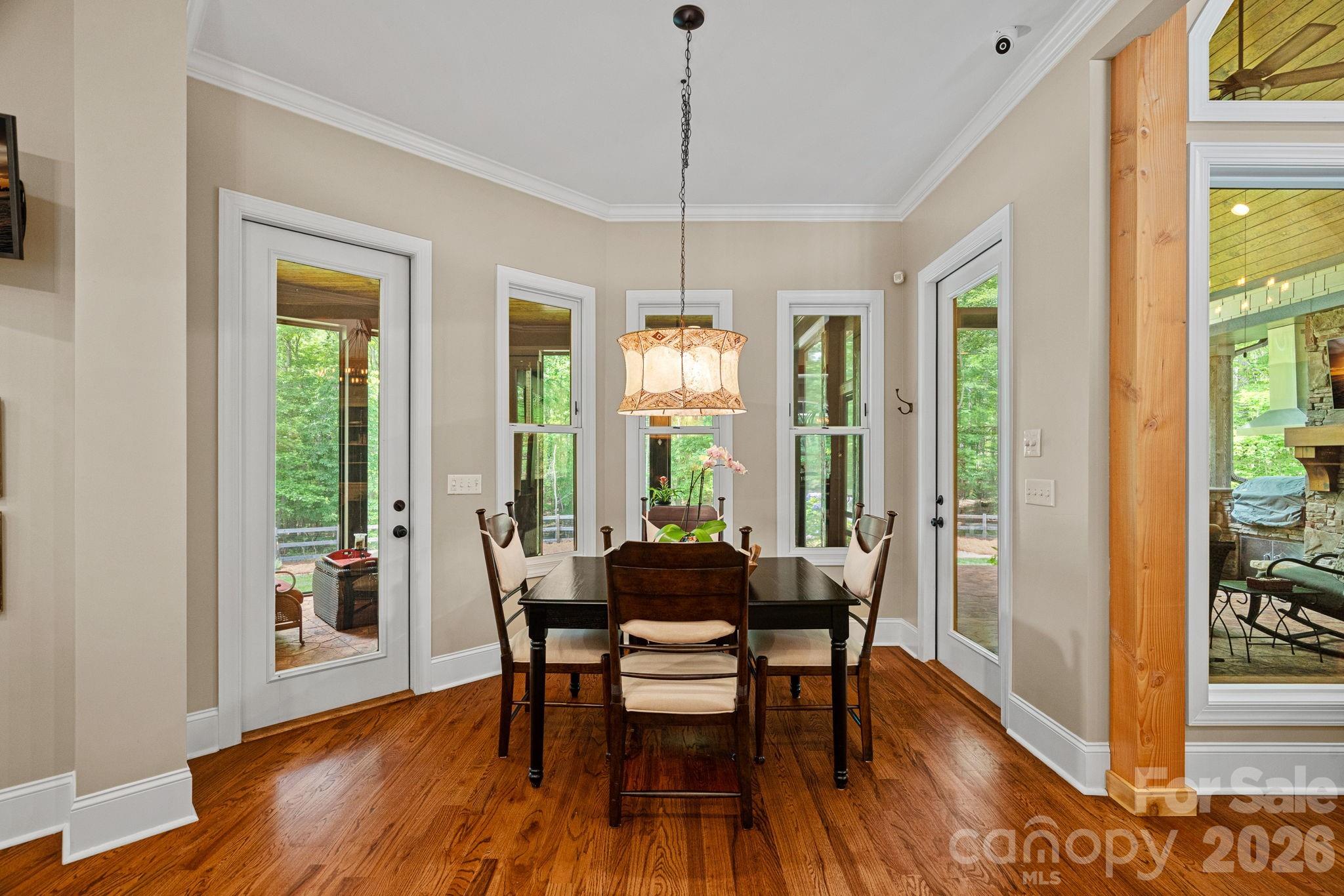 6808 Live Oaks Lane