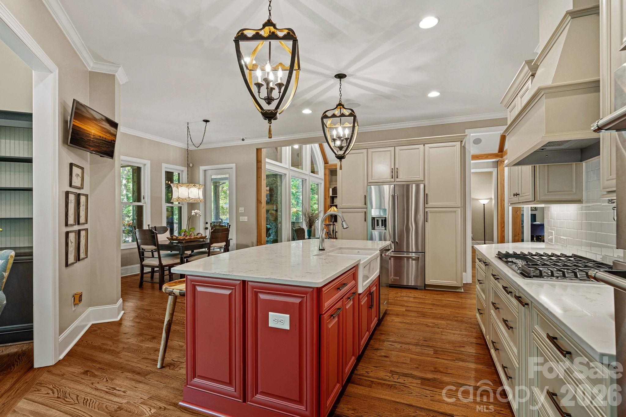 6808 Live Oaks Lane