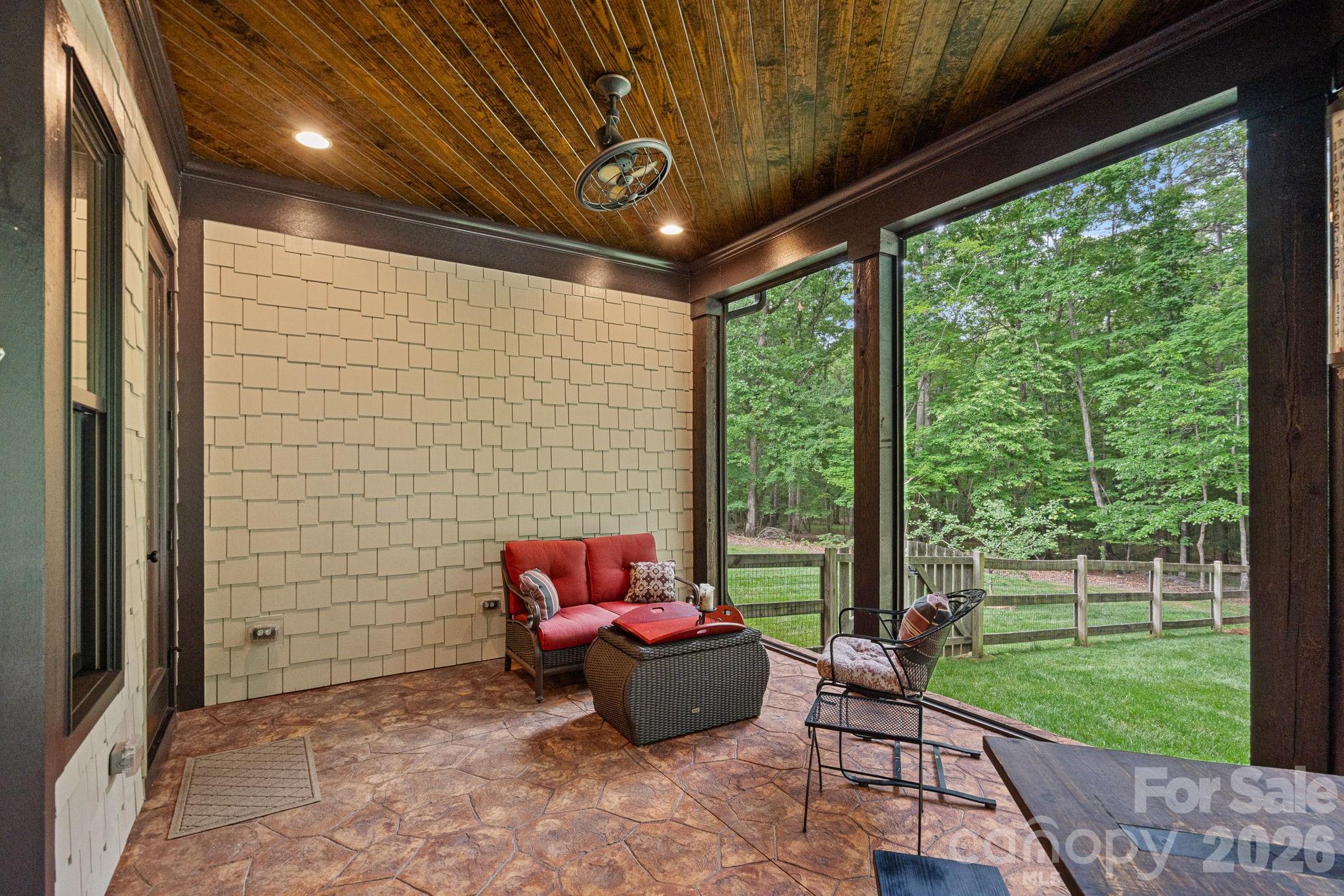 6808 Live Oaks Lane