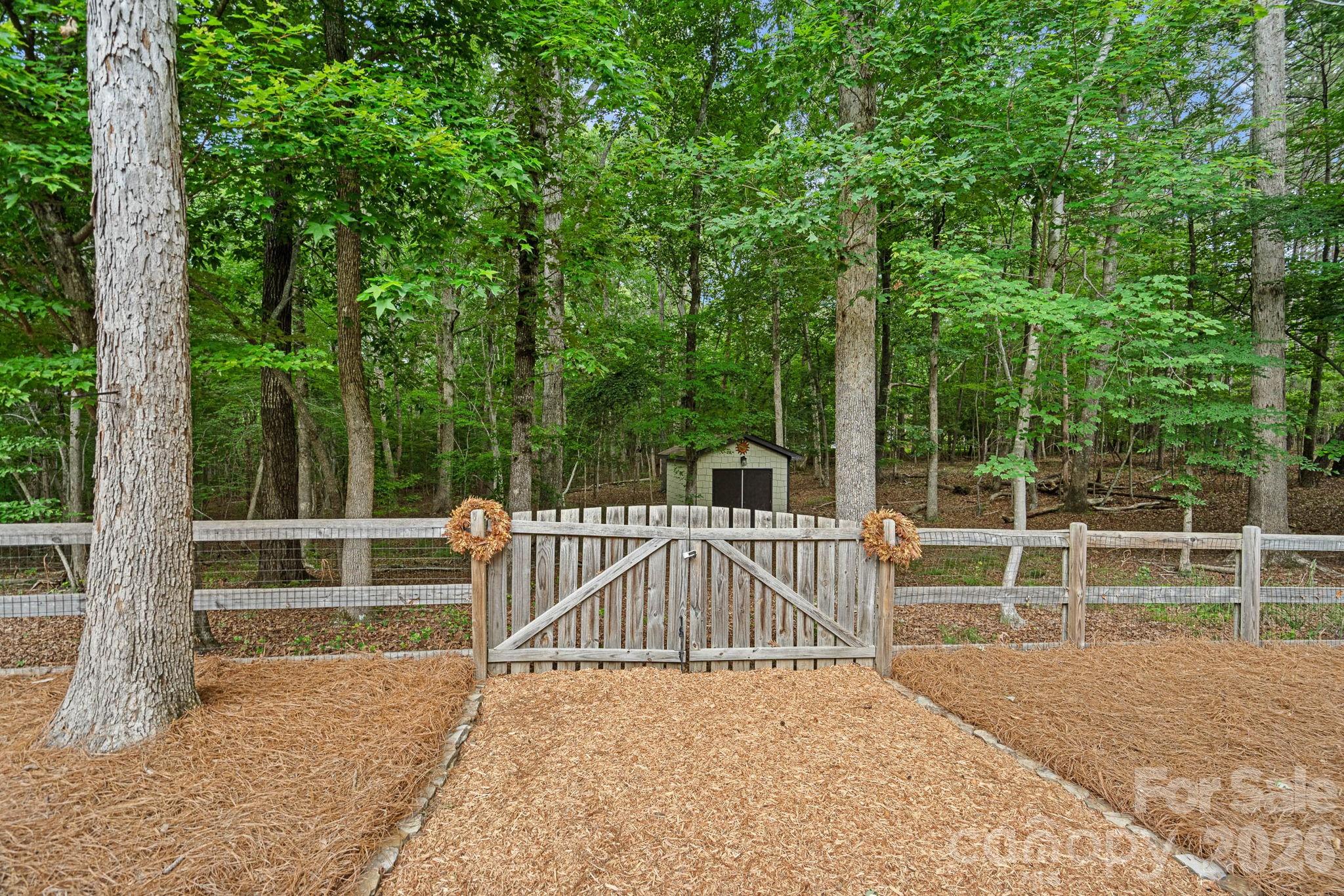6808 Live Oaks Lane