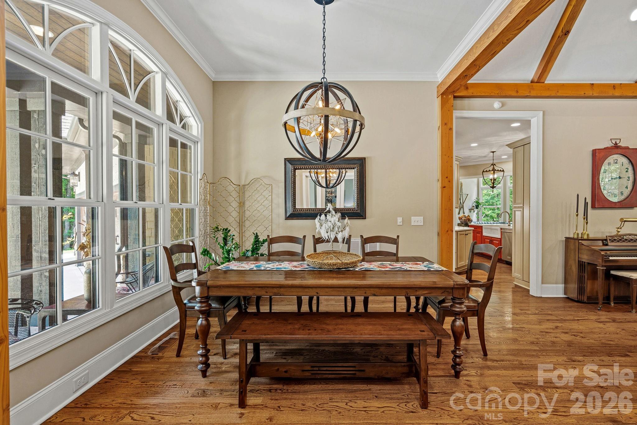 6808 Live Oaks Lane