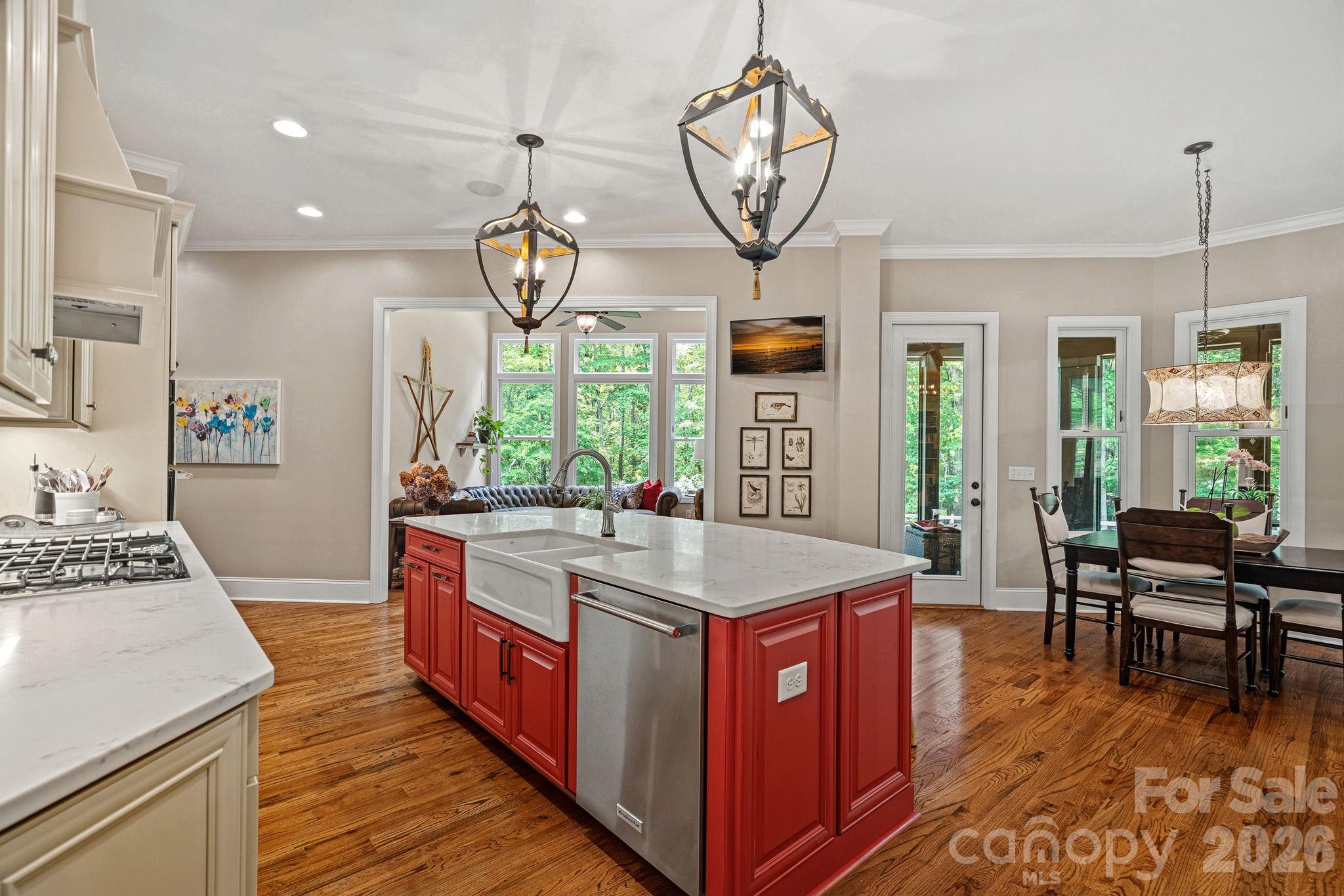 6808 Live Oaks Lane