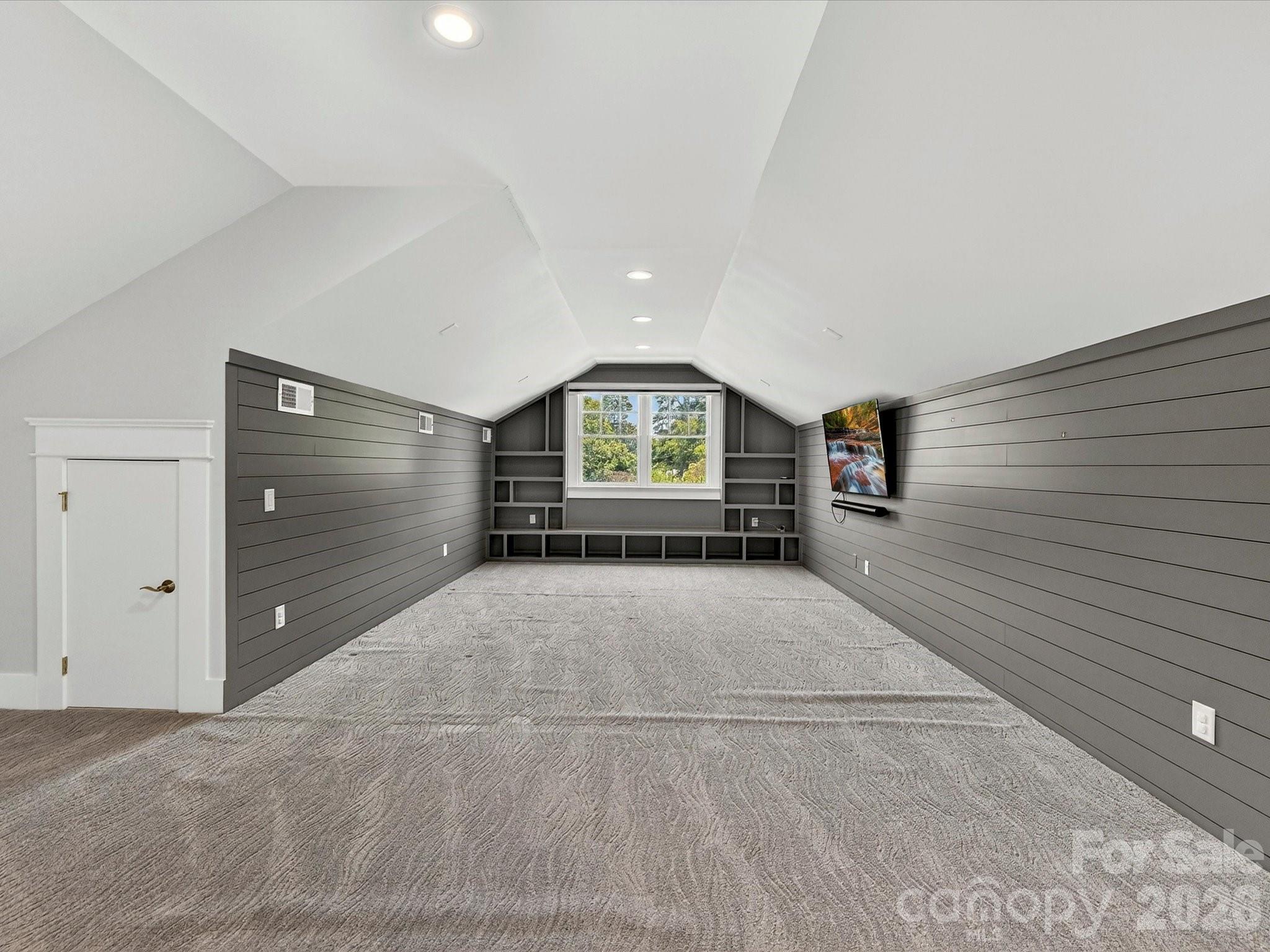221 Anthony Circle
