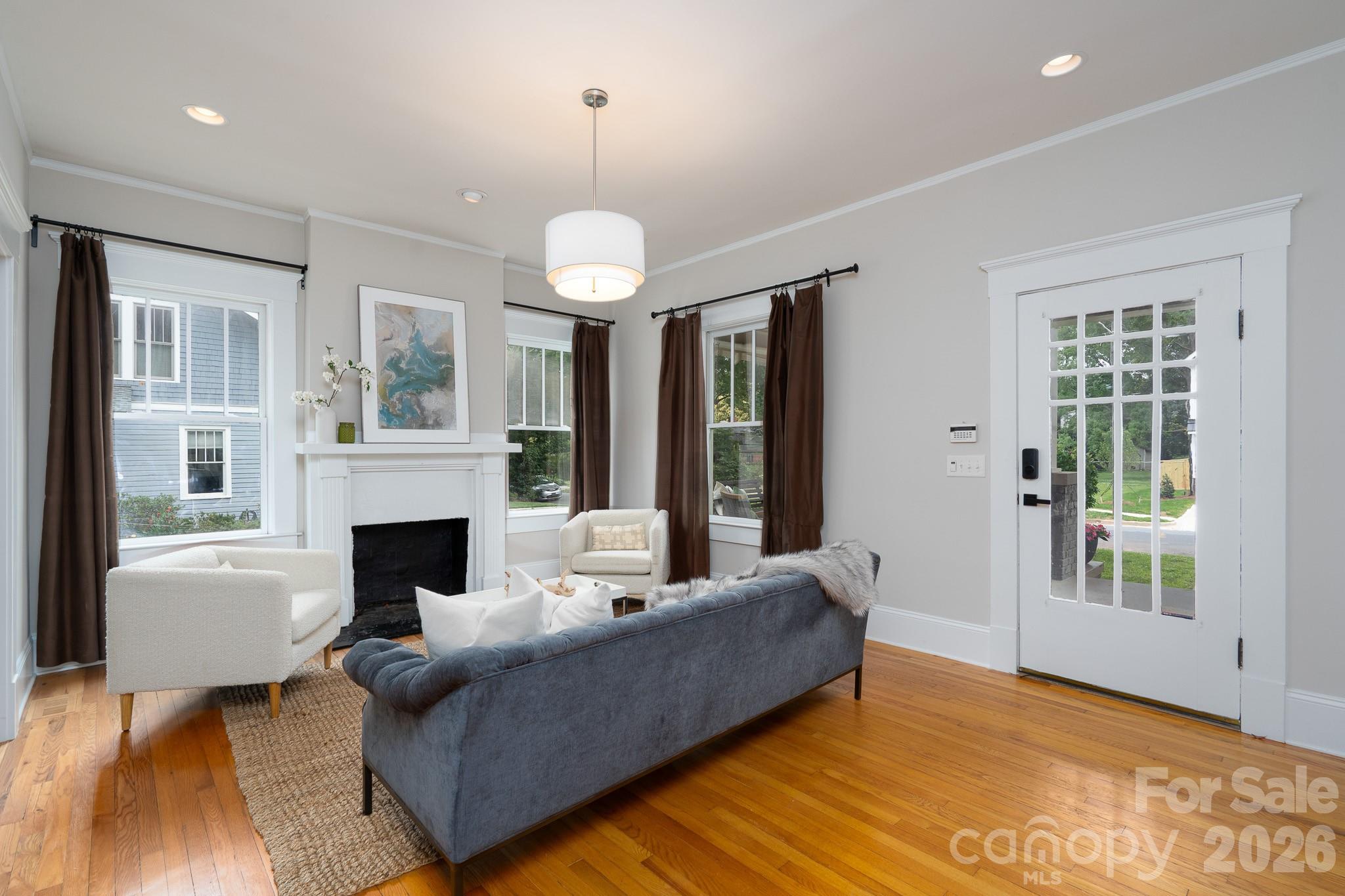 1128 E 35th Street