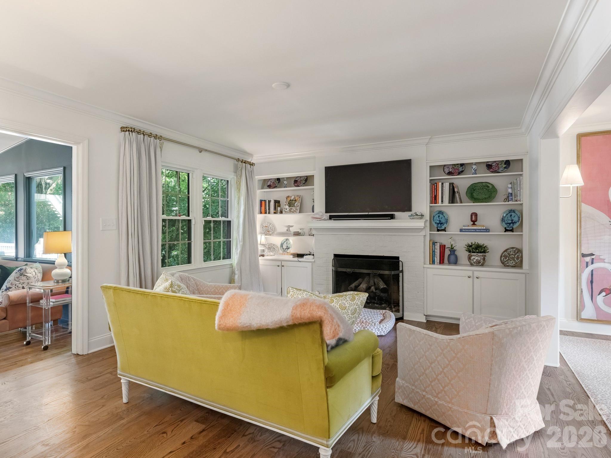 2901 Valencia Terrace