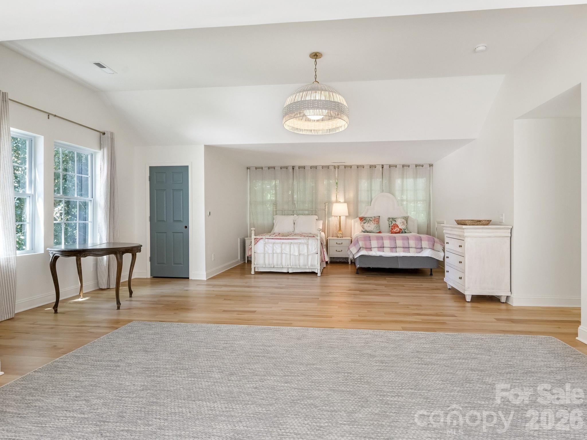 2901 Valencia Terrace