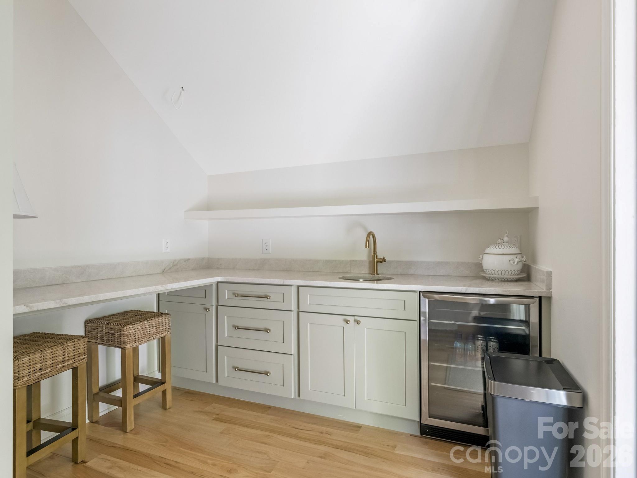 2901 Valencia Terrace