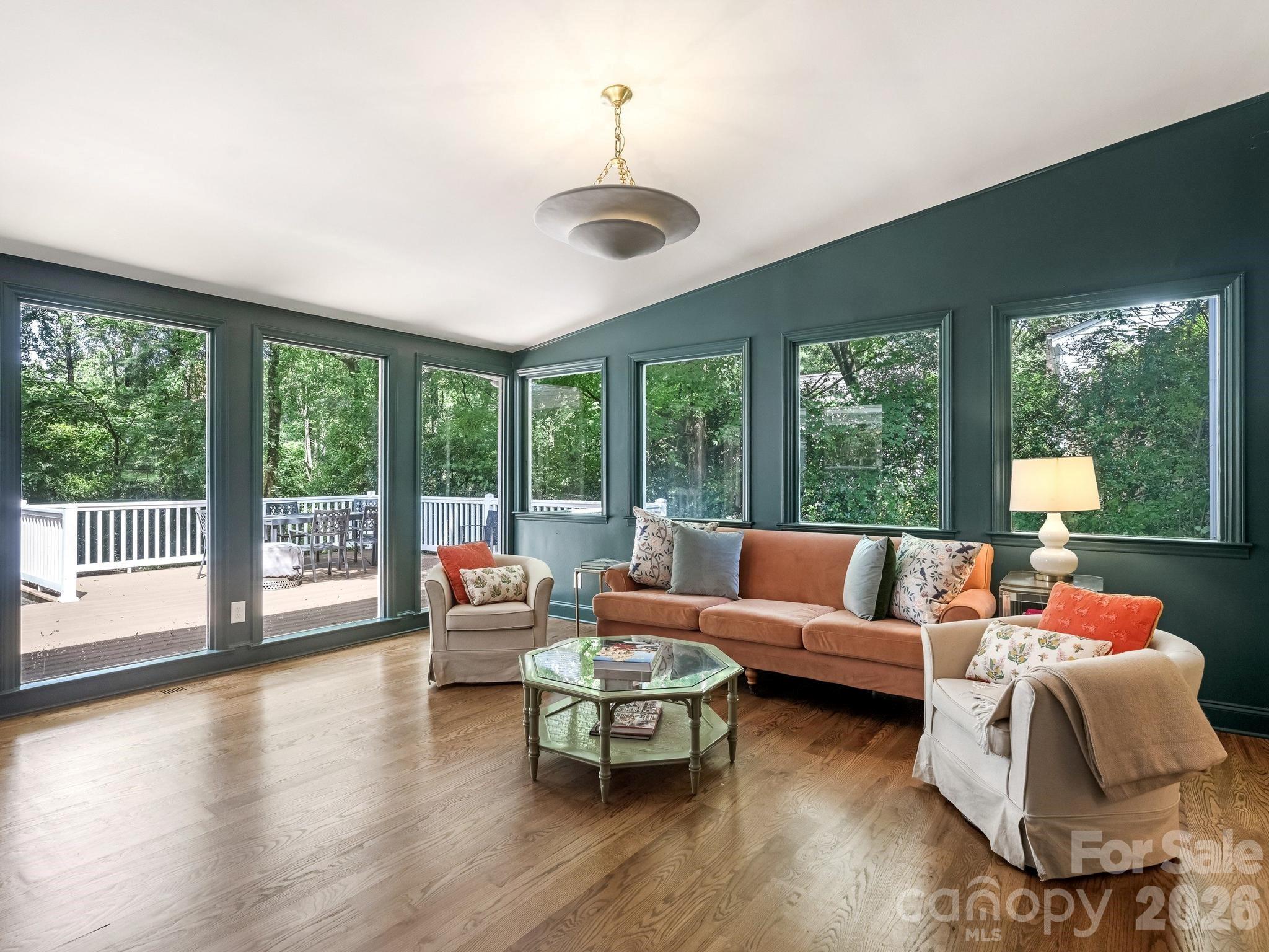 2901 Valencia Terrace