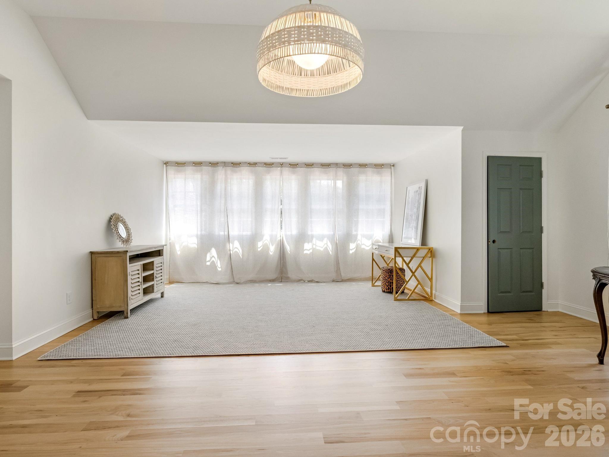 2901 Valencia Terrace