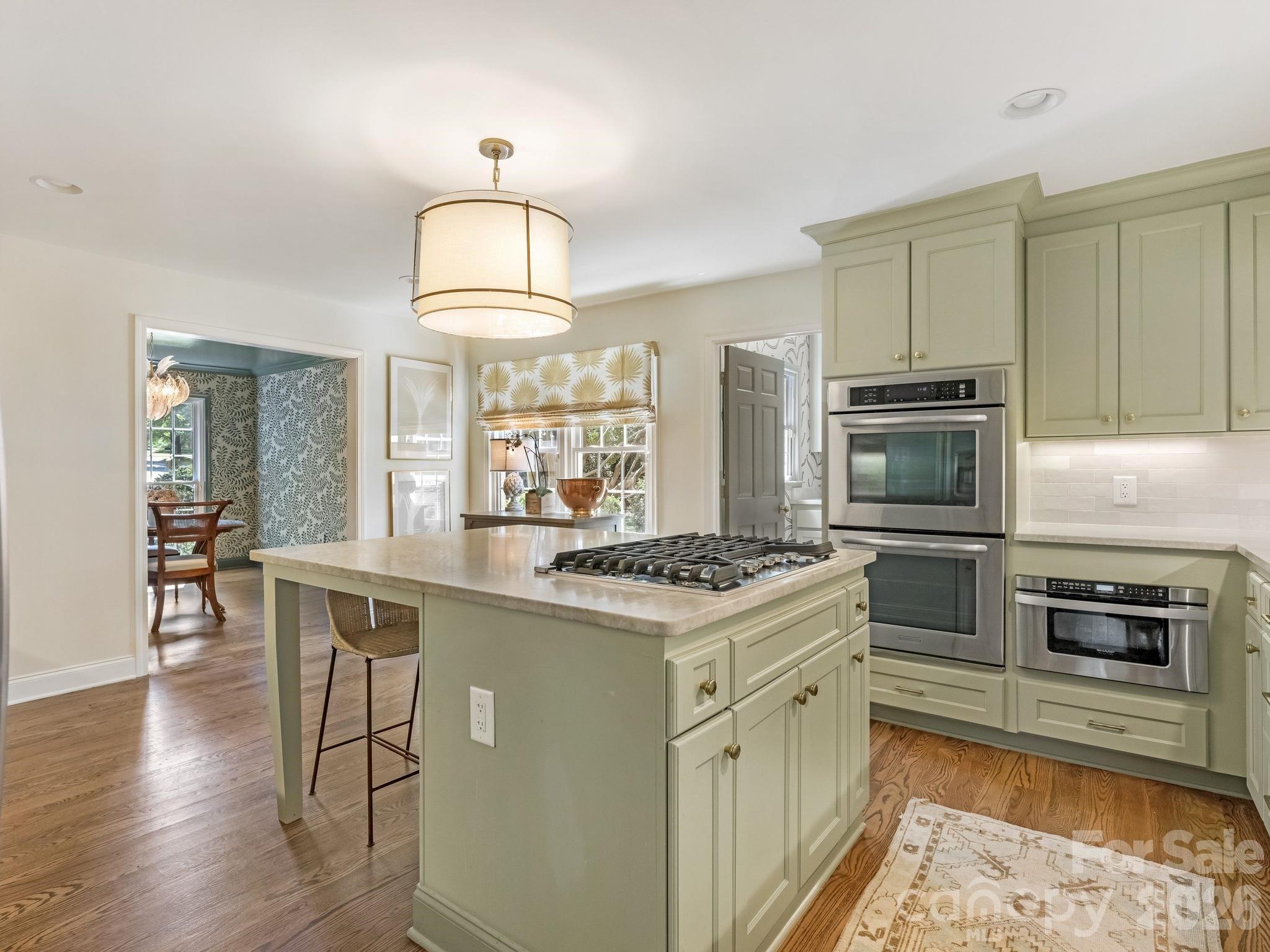 2901 Valencia Terrace