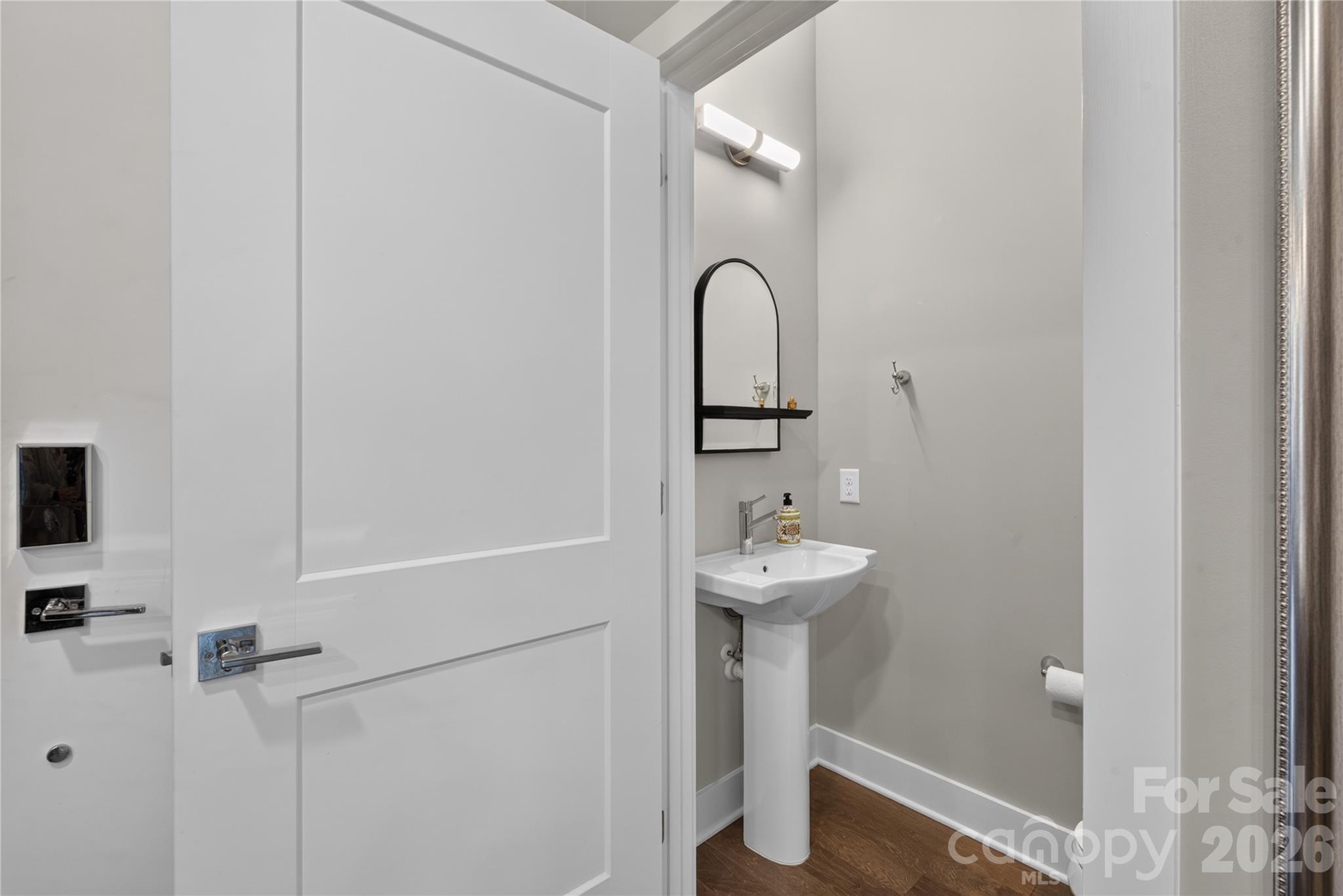 2401 Euclid Avenue Unit: 206