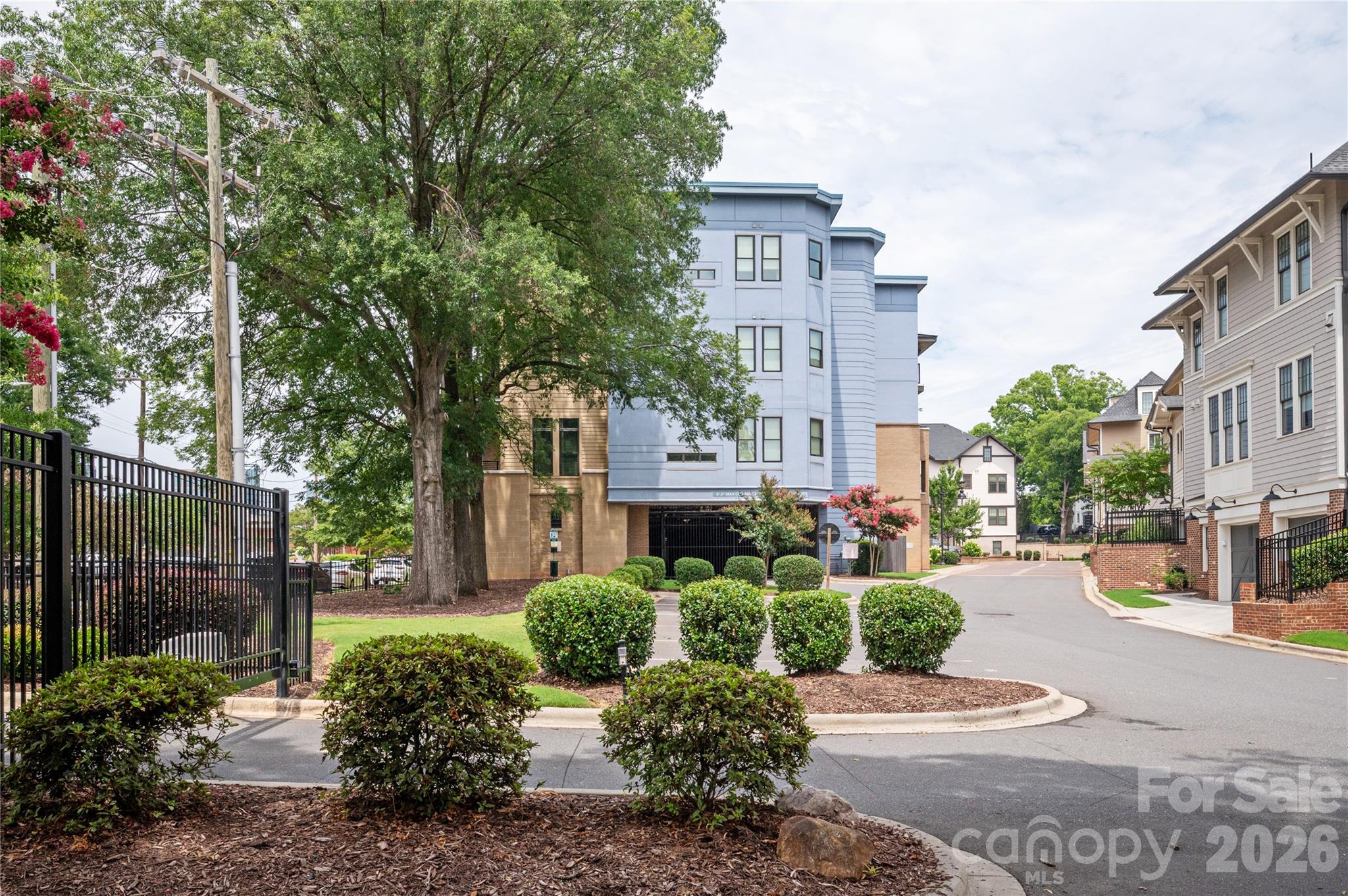 2401 Euclid Avenue Unit: 206