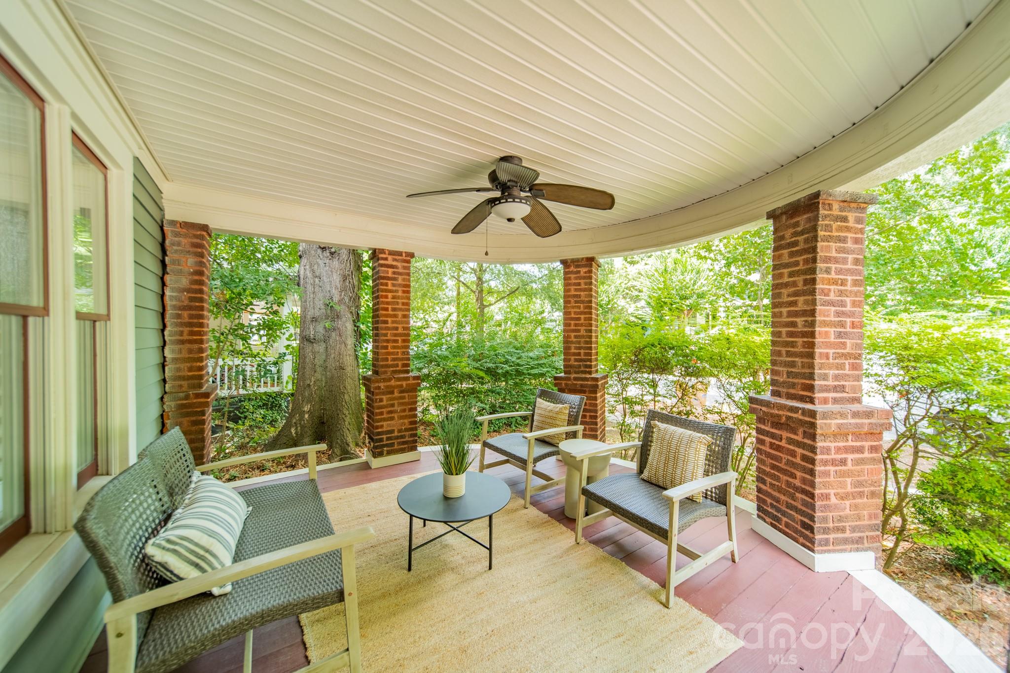 219 W Park Avenue