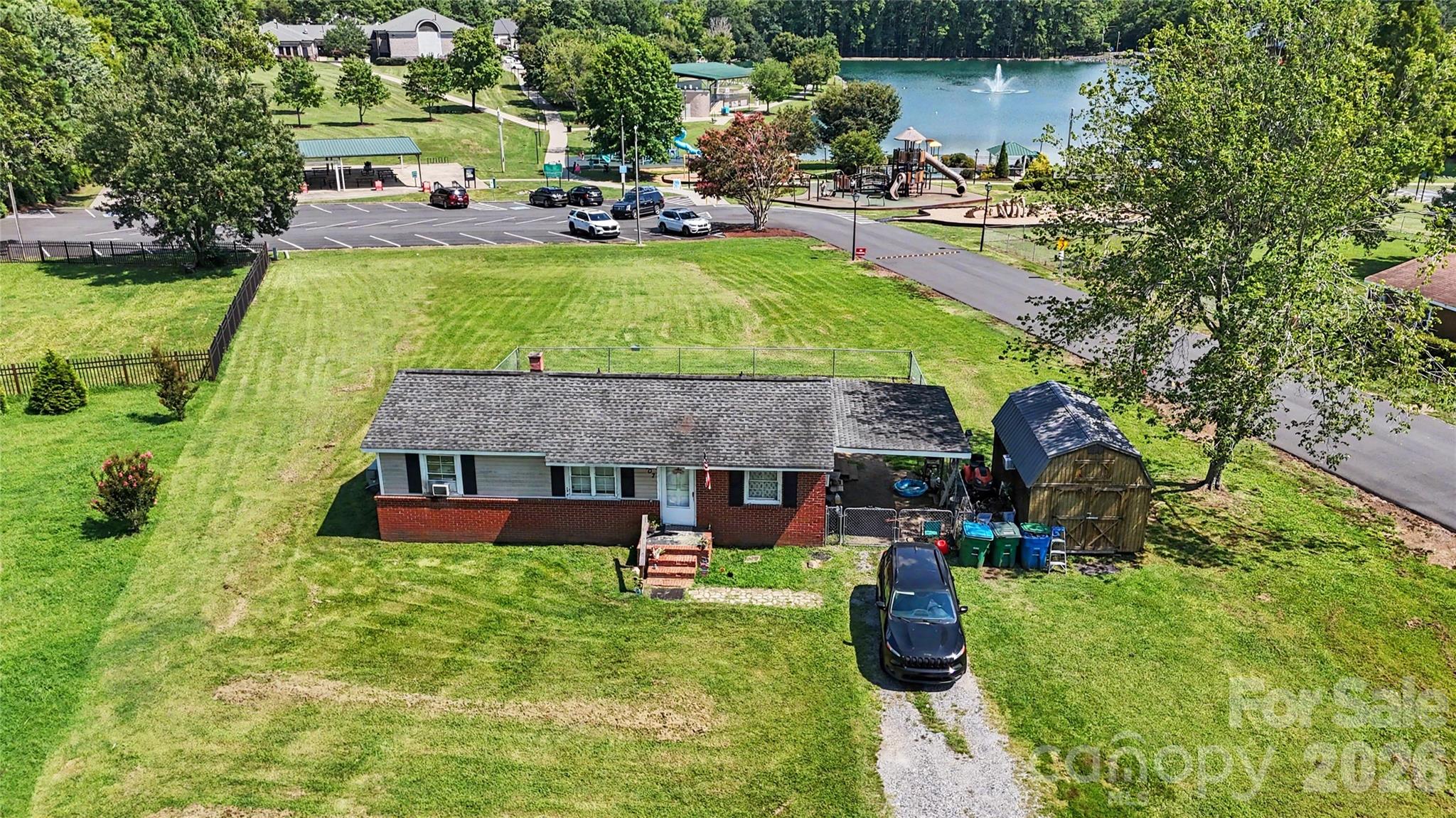 907 Lakeview Drive