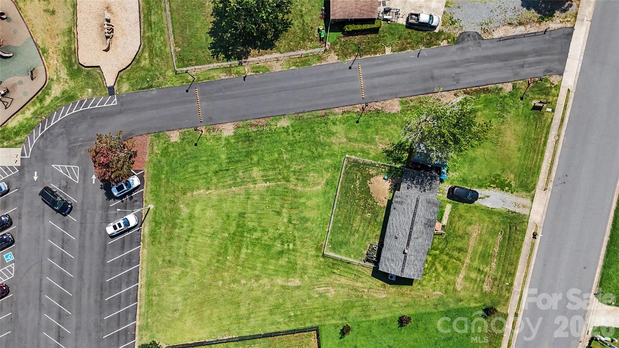 907 Lakeview Drive