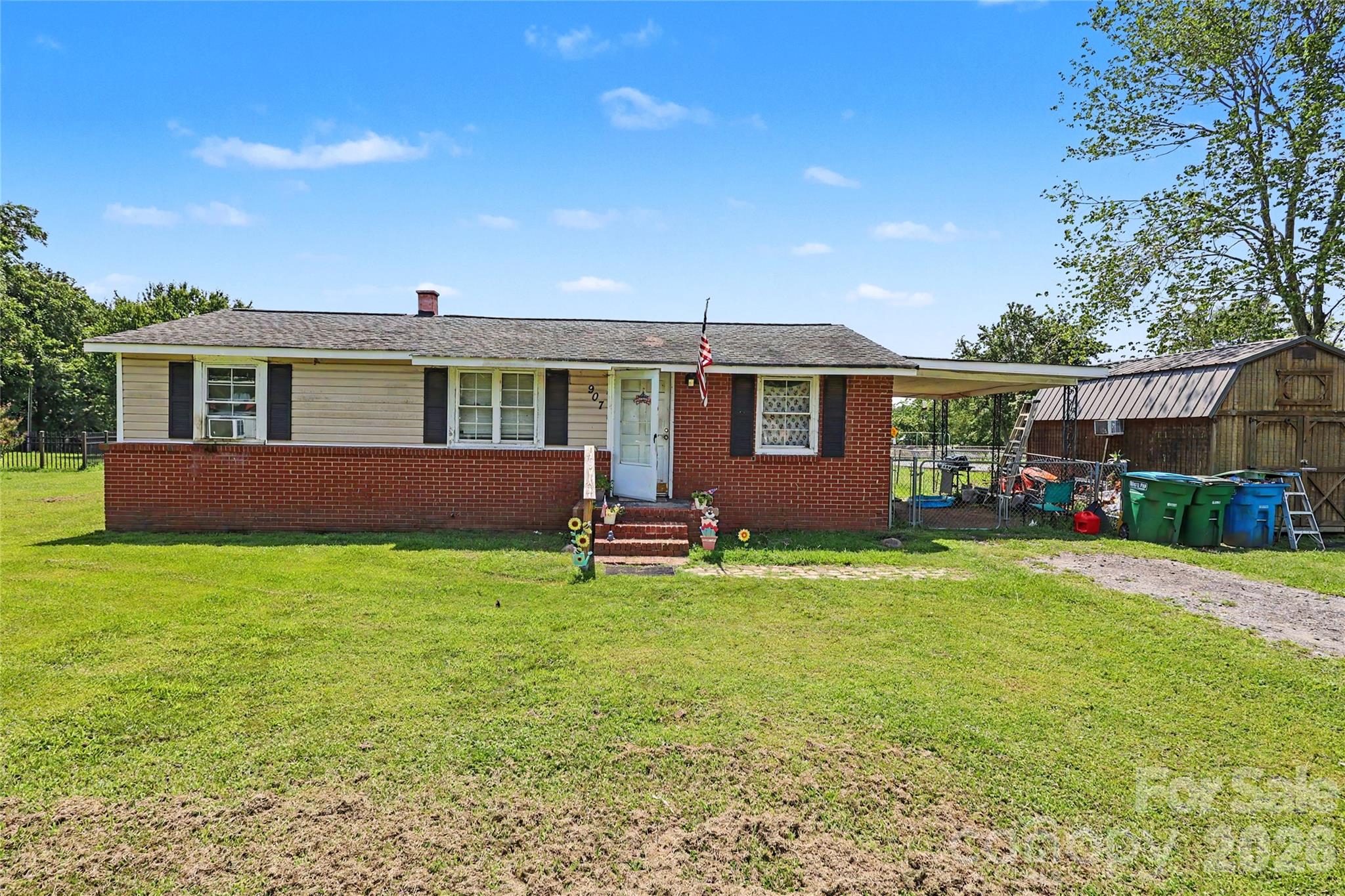 907 Lakeview Drive
