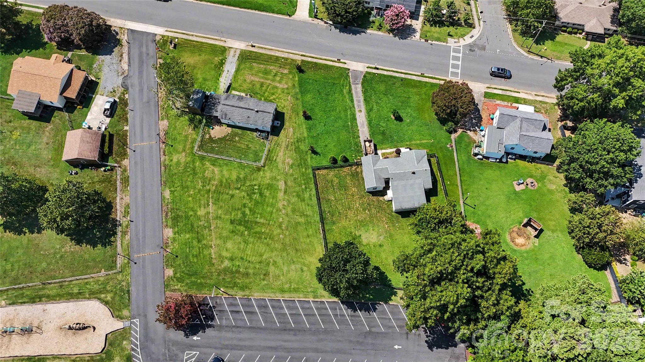 907 Lakeview Drive
