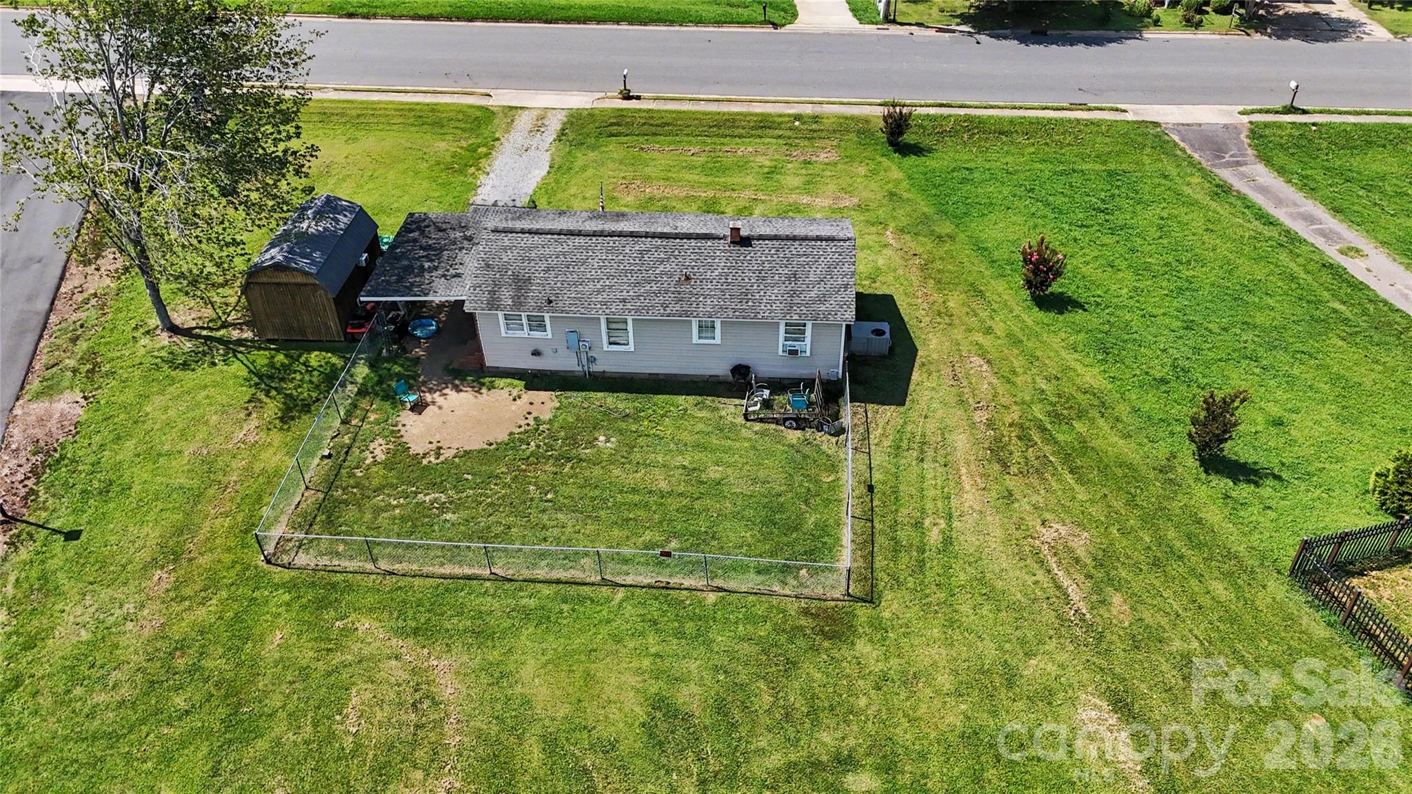 907 Lakeview Drive