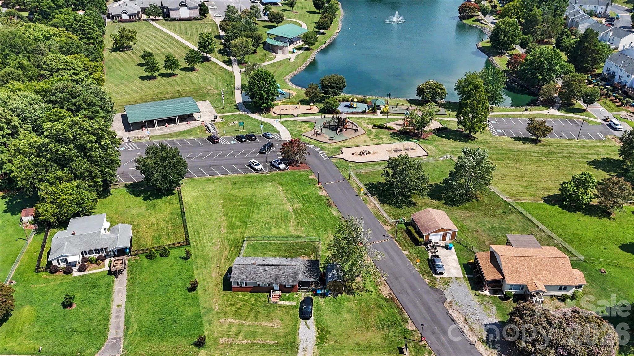907 Lakeview Drive