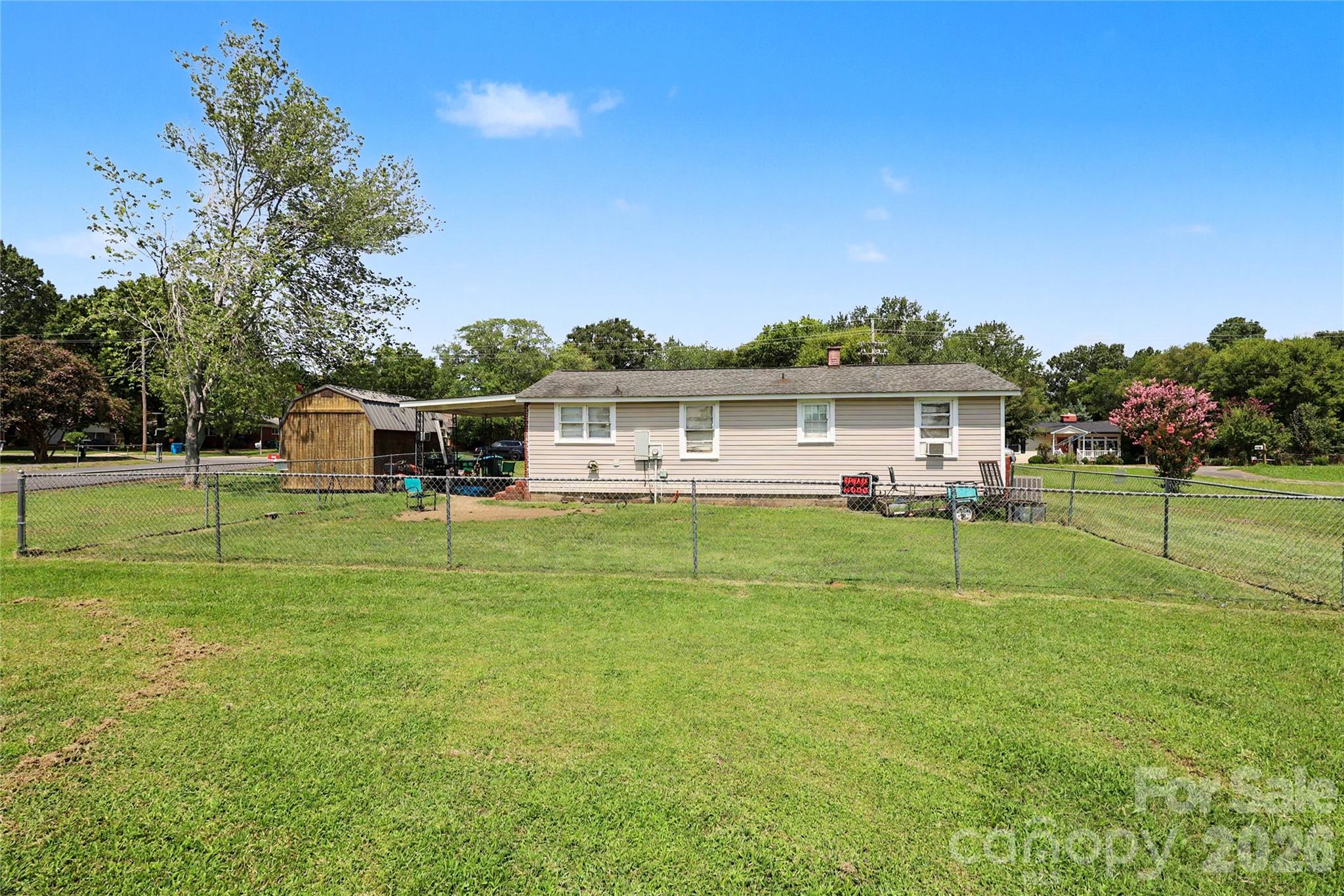 907 Lakeview Drive