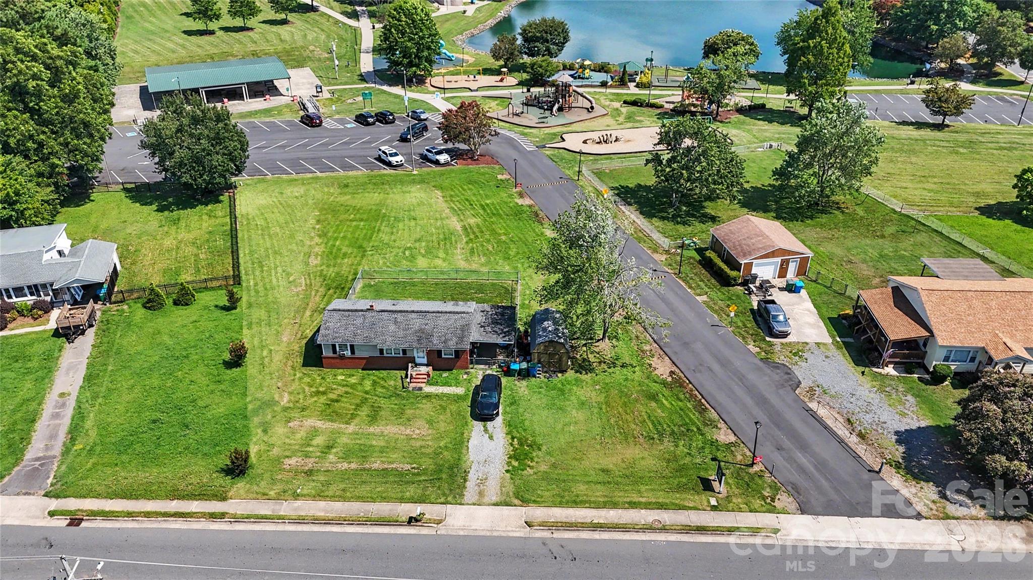 907 Lakeview Drive