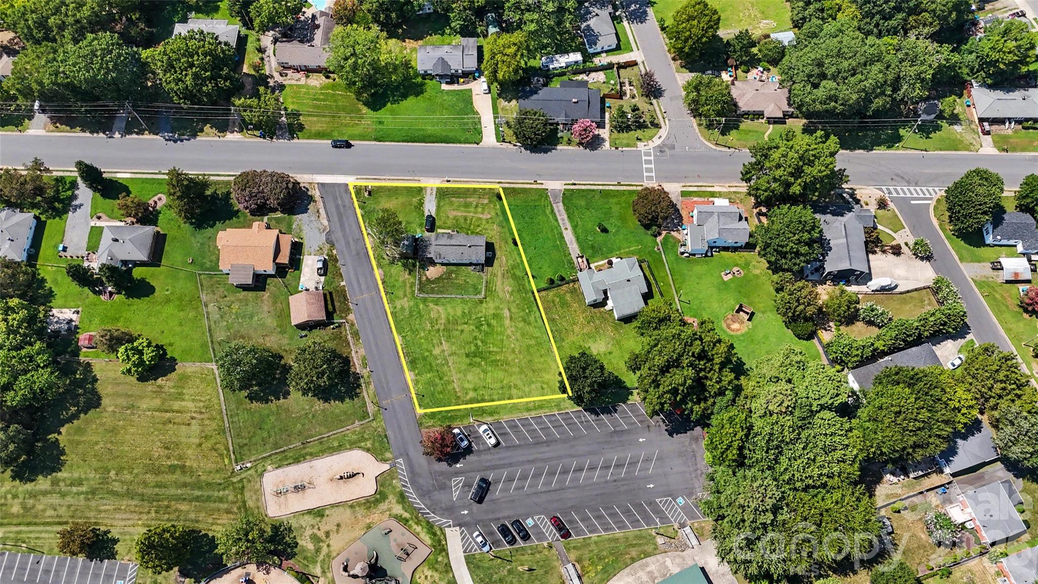 907 Lakeview Drive