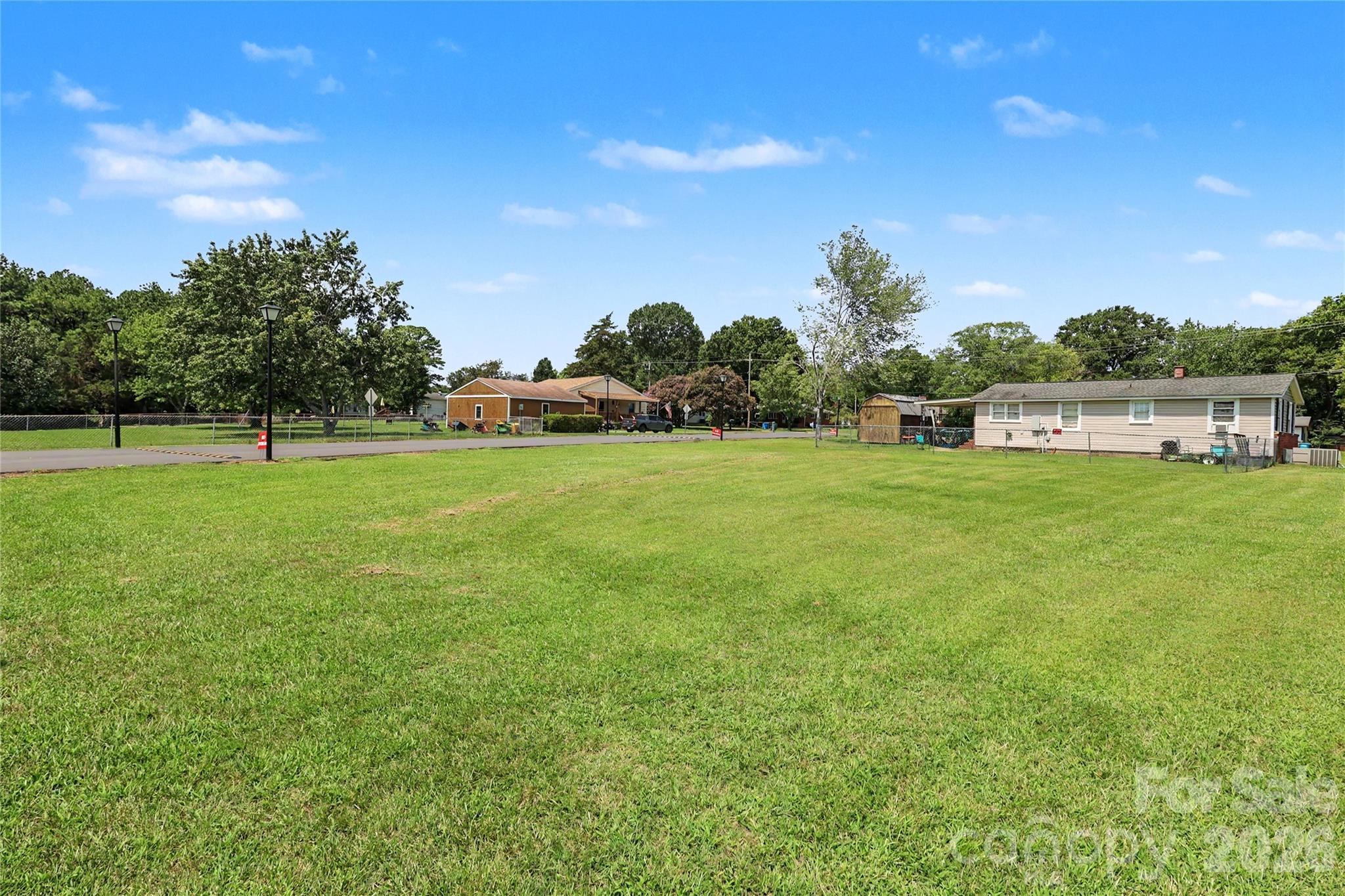 907 Lakeview Drive
