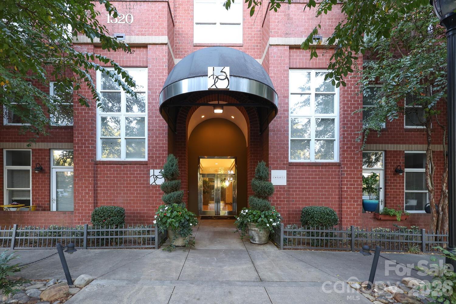 1320 Fillmore Avenue Unit: 305