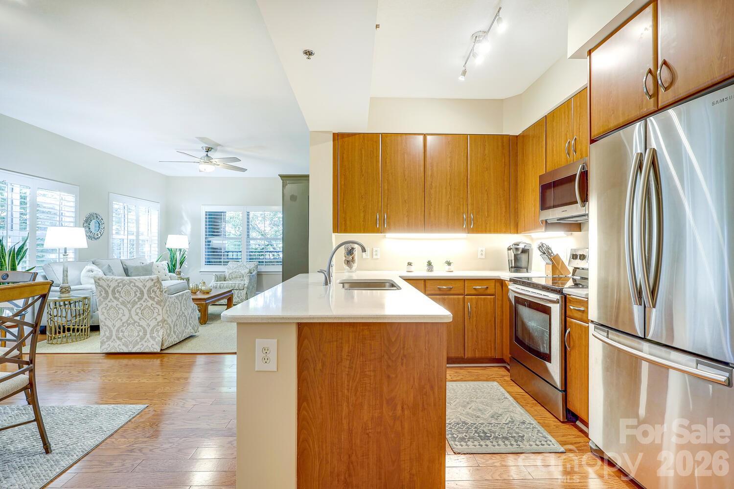 1320 Fillmore Avenue Unit: 305