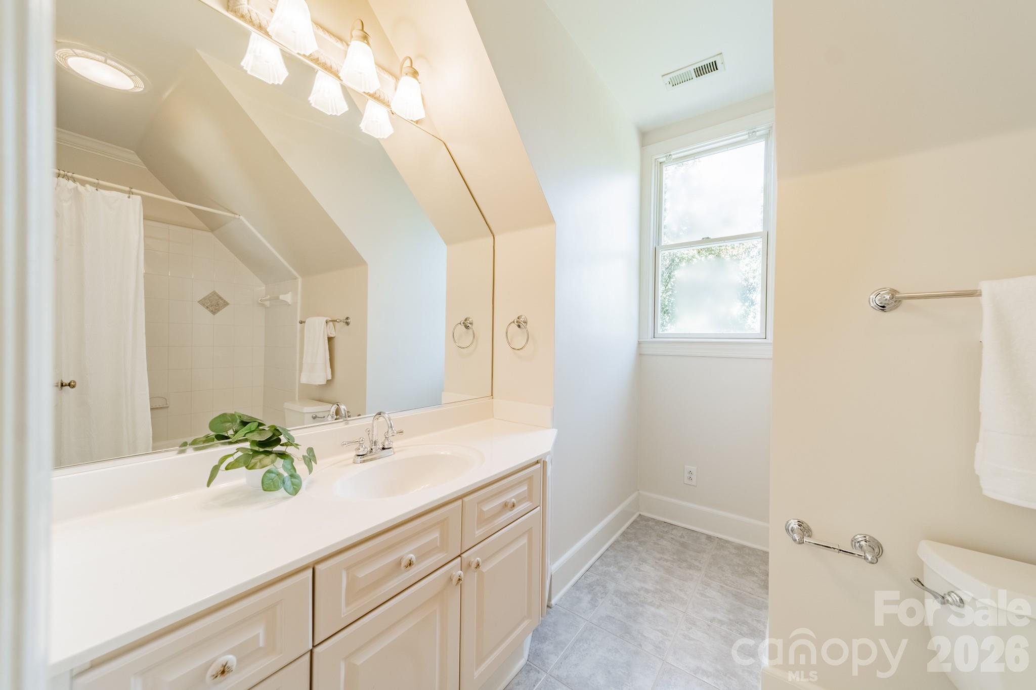304 S Canterbury Road