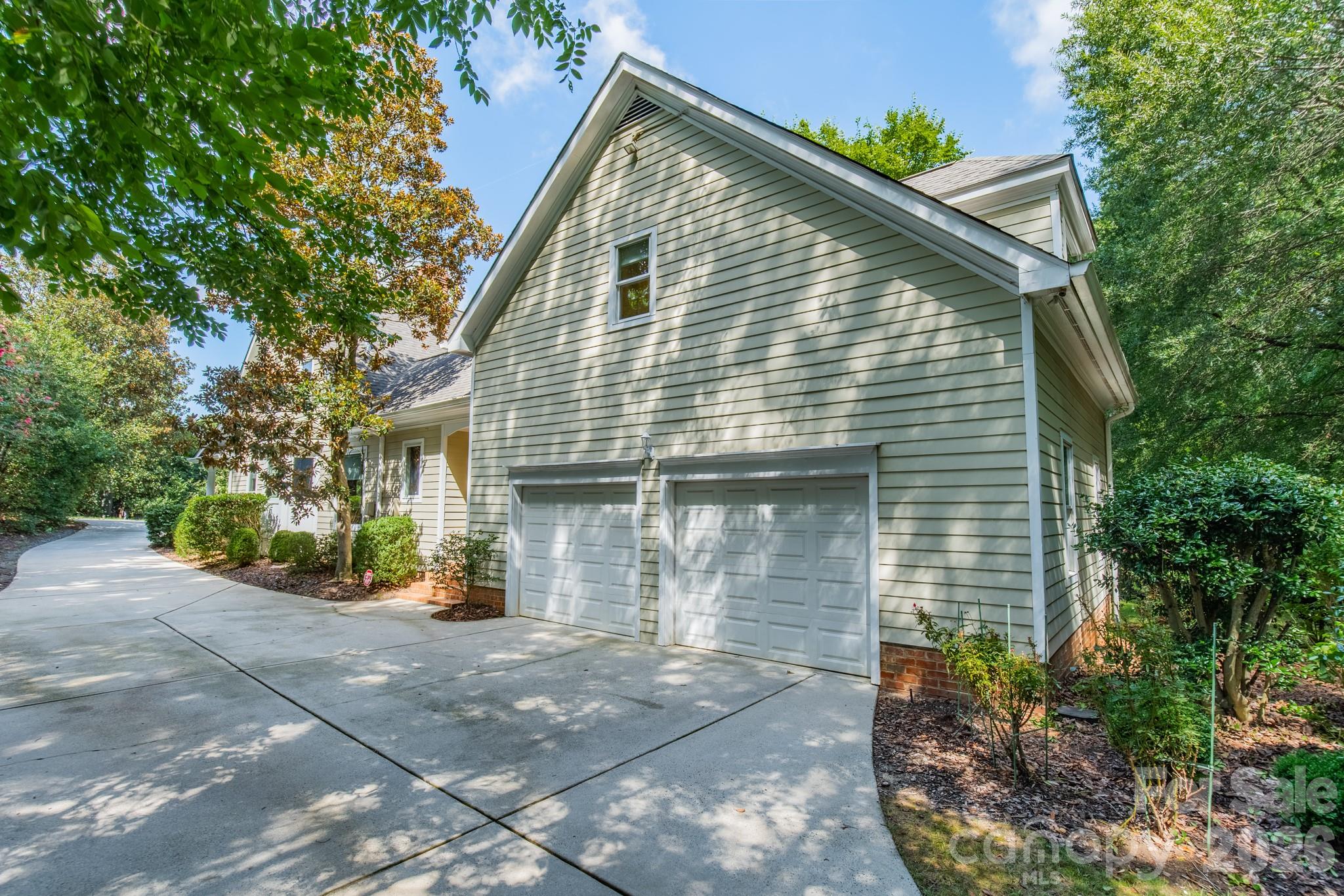 304 S Canterbury Road