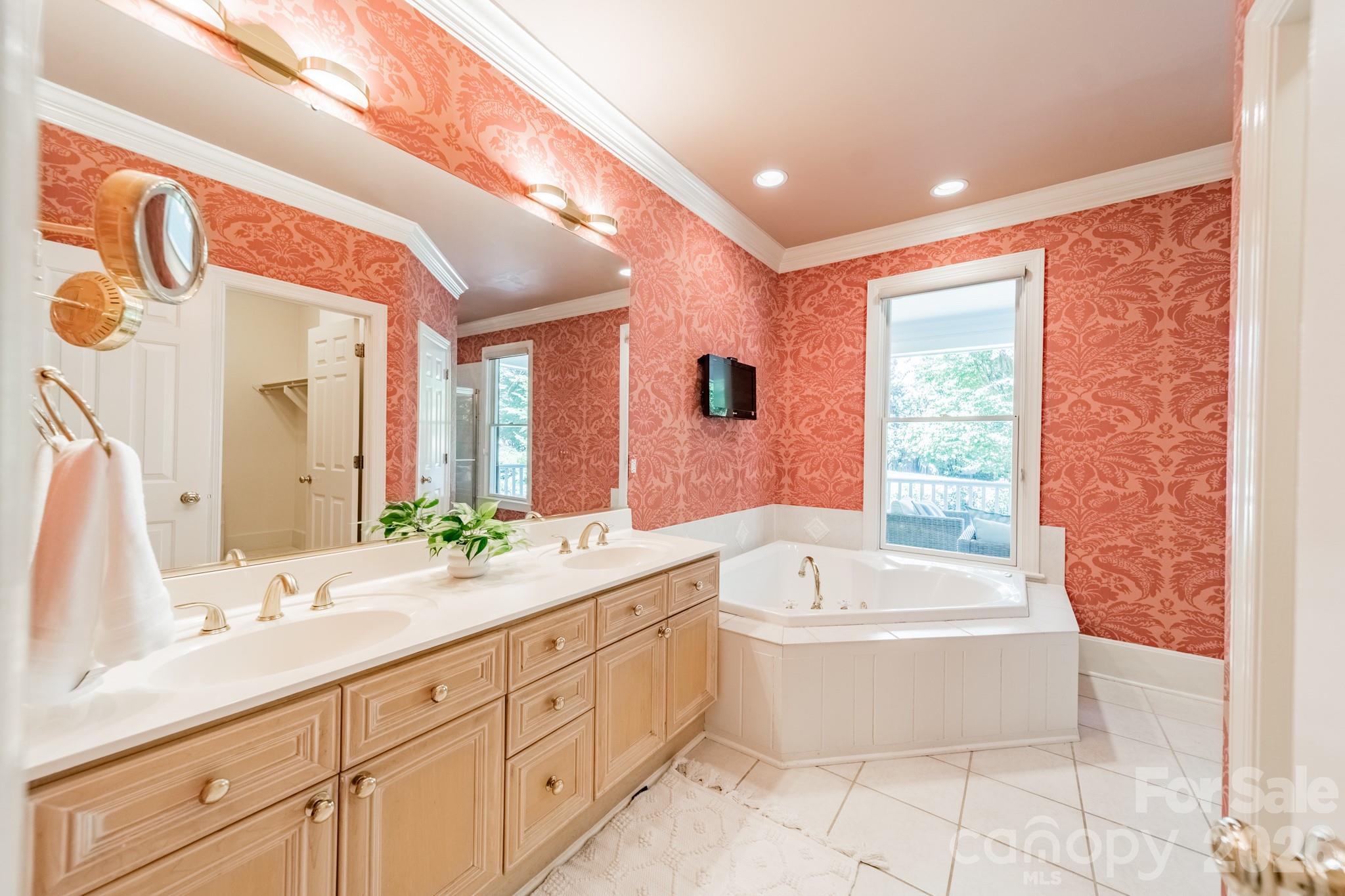 304 S Canterbury Road