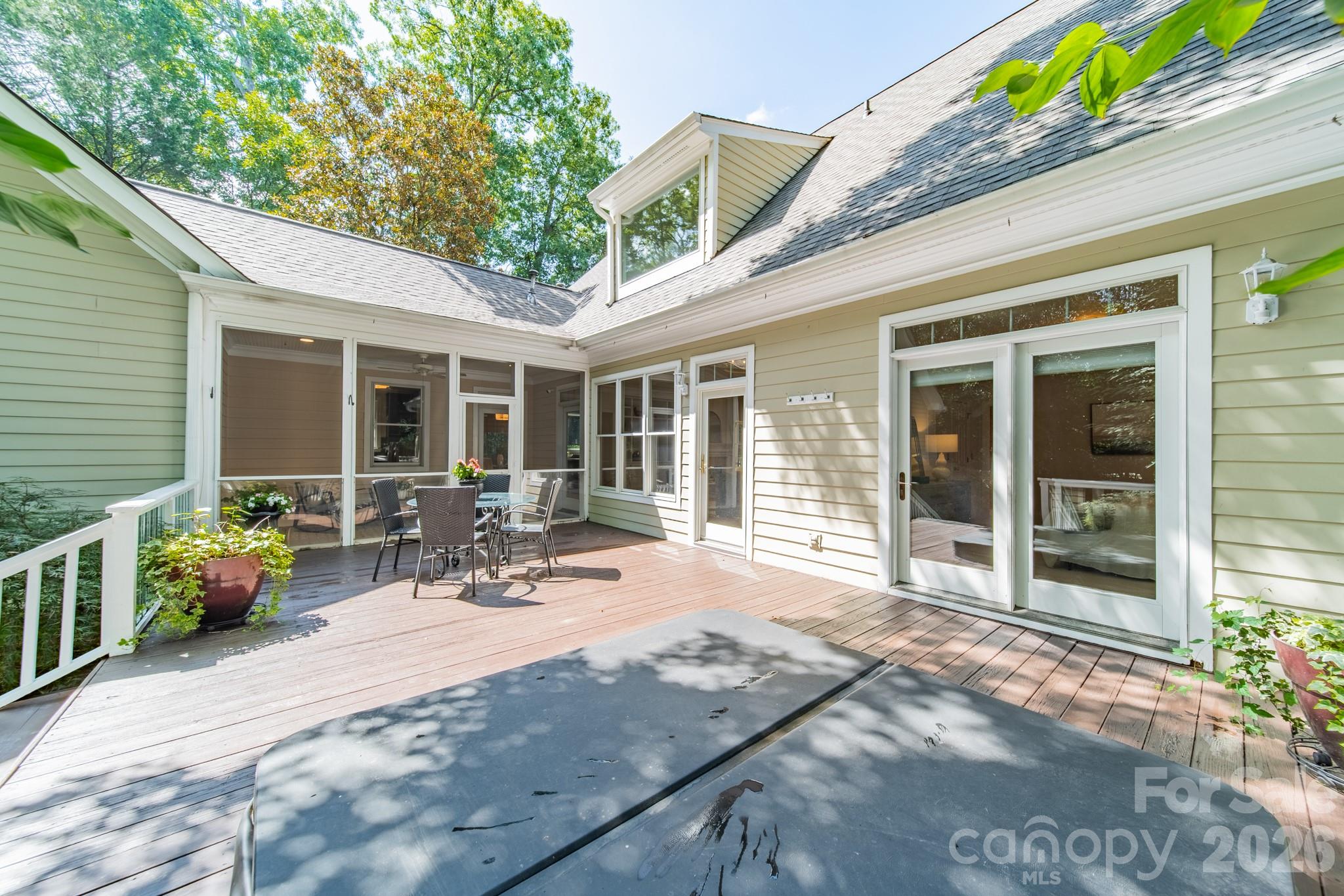 304 S Canterbury Road