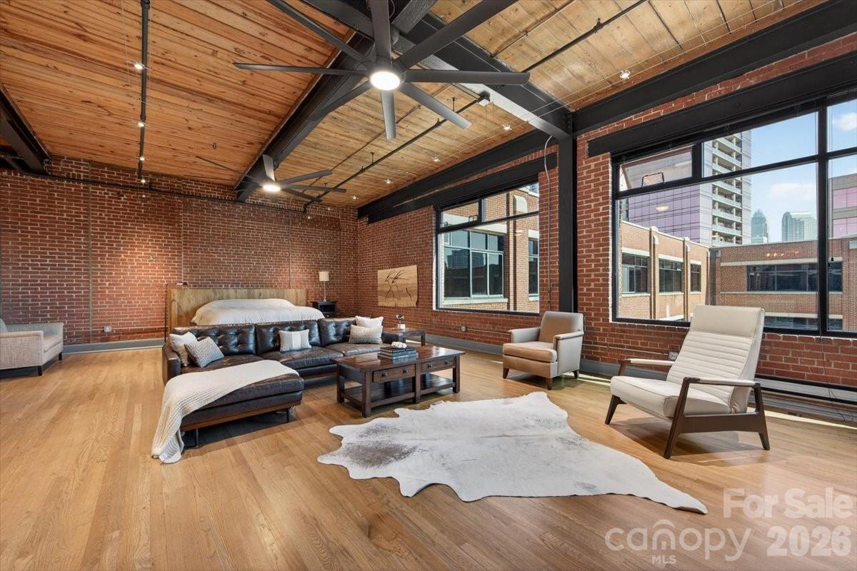 310 Arlington Avenue Unit: 408