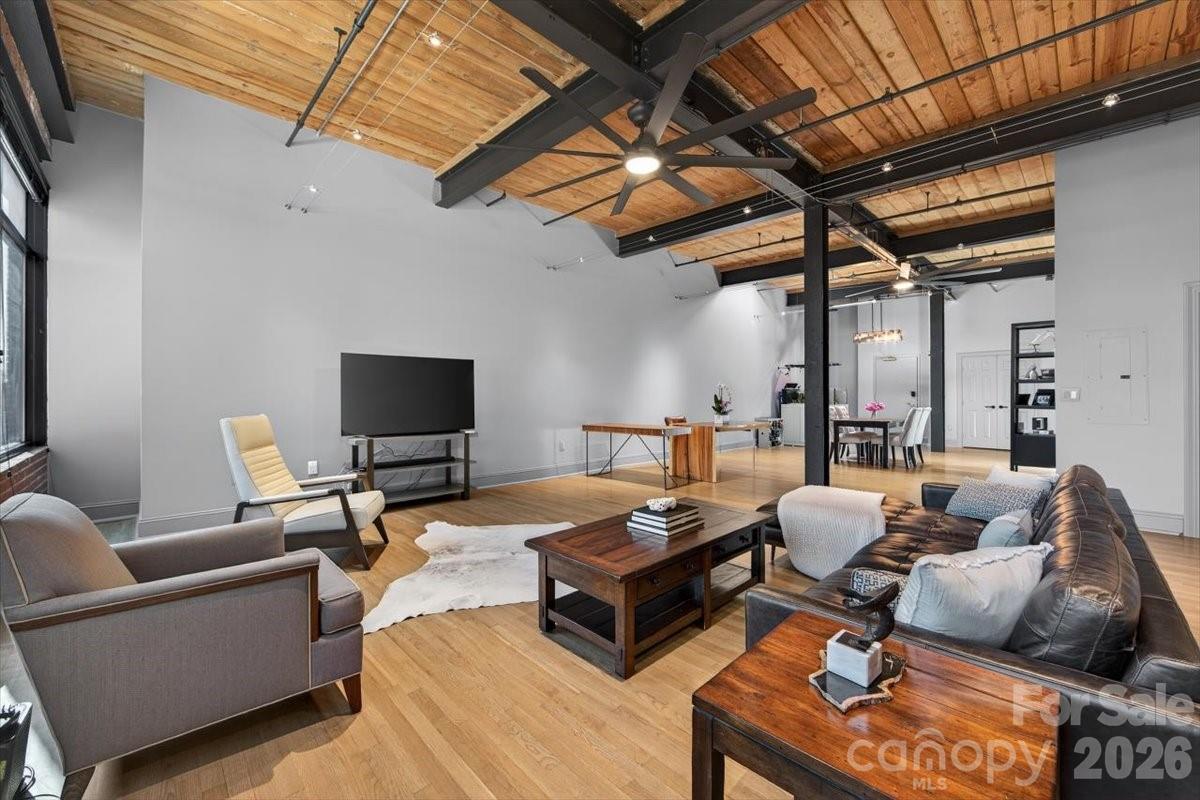 310 Arlington Avenue Unit: 408