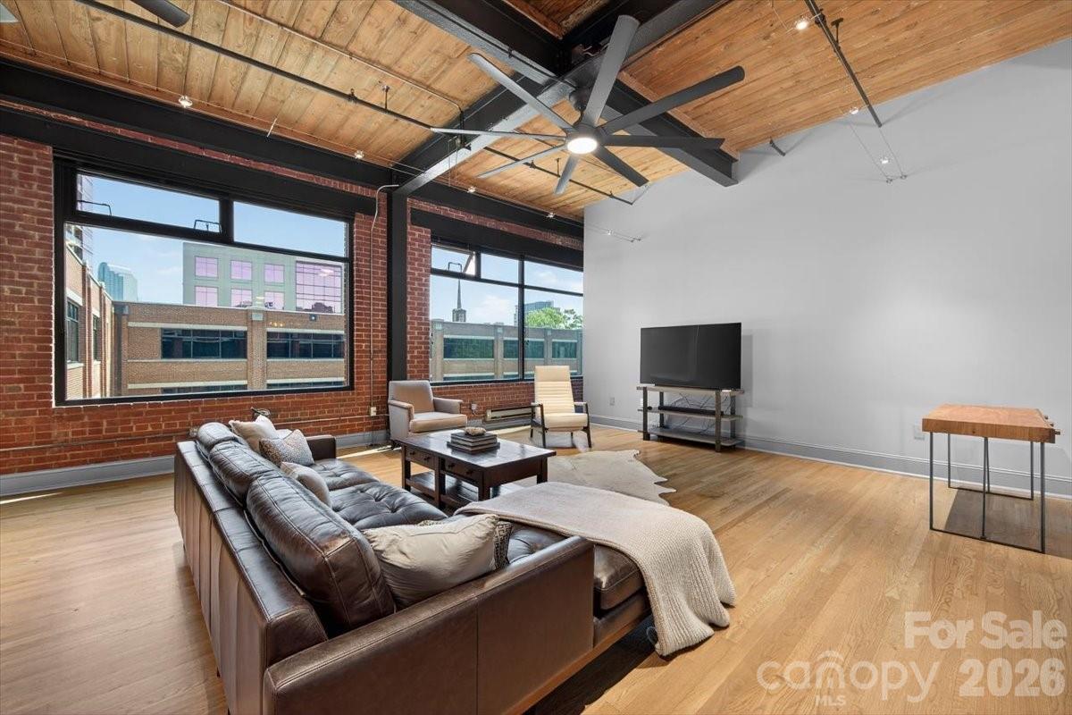 310 Arlington Avenue Unit: 408