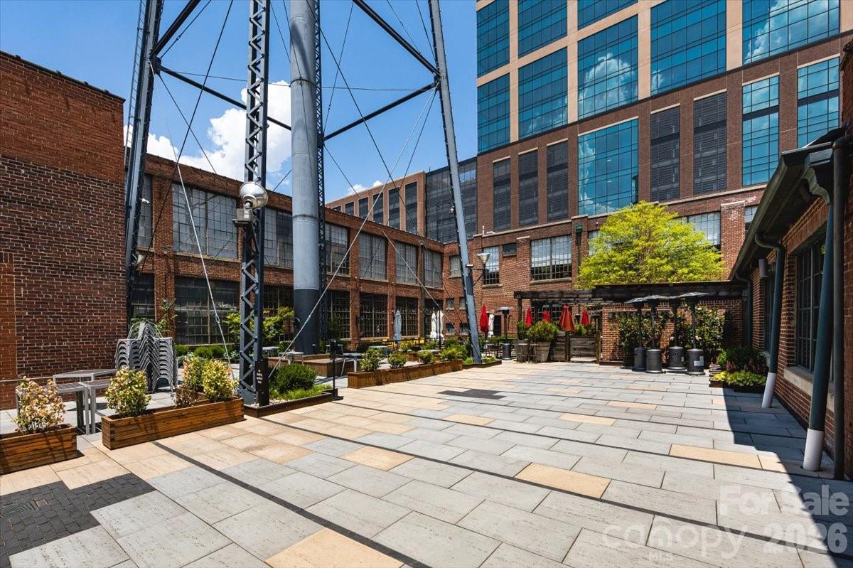 310 Arlington Avenue Unit: 408