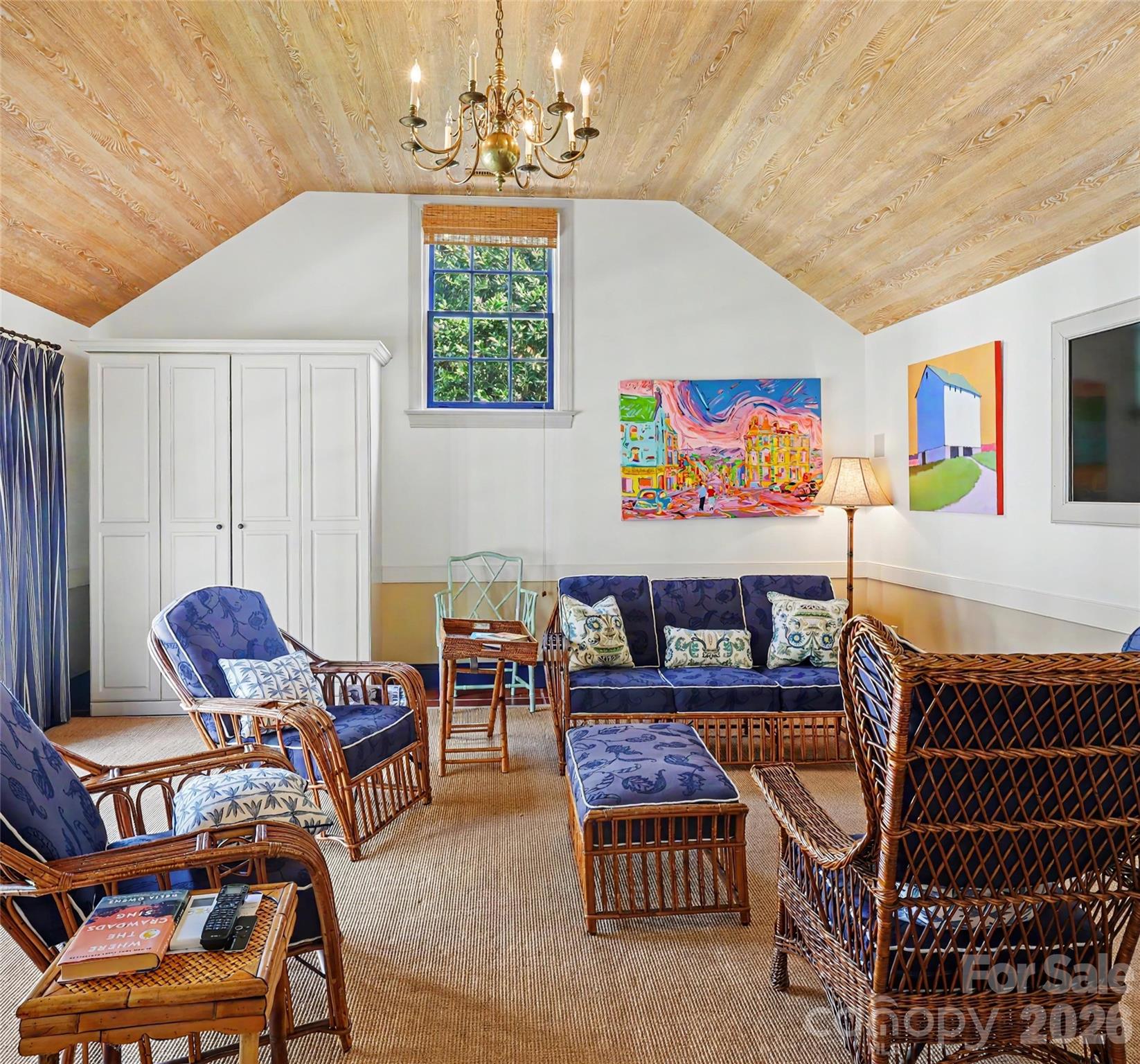 1401 Queens Road W