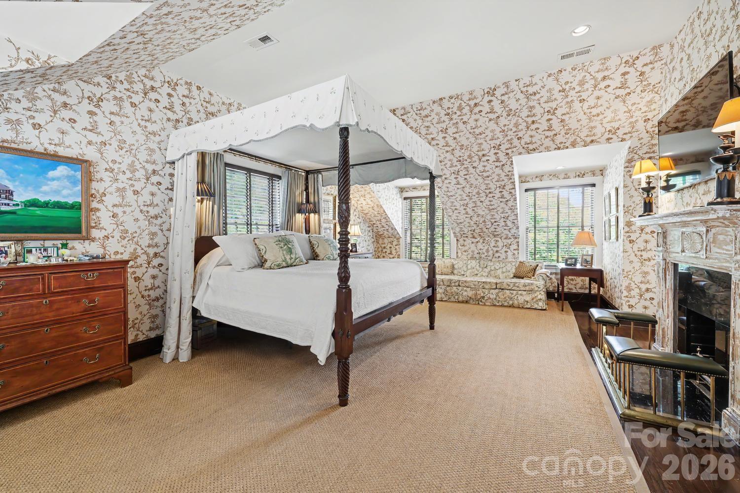 1401 Queens Road W