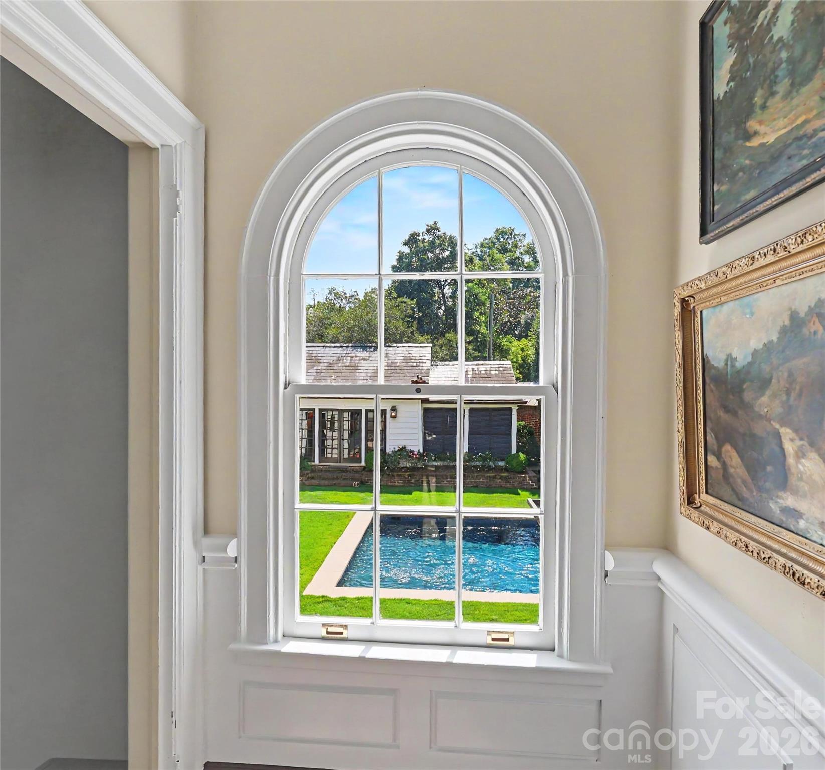 1401 Queens Road W