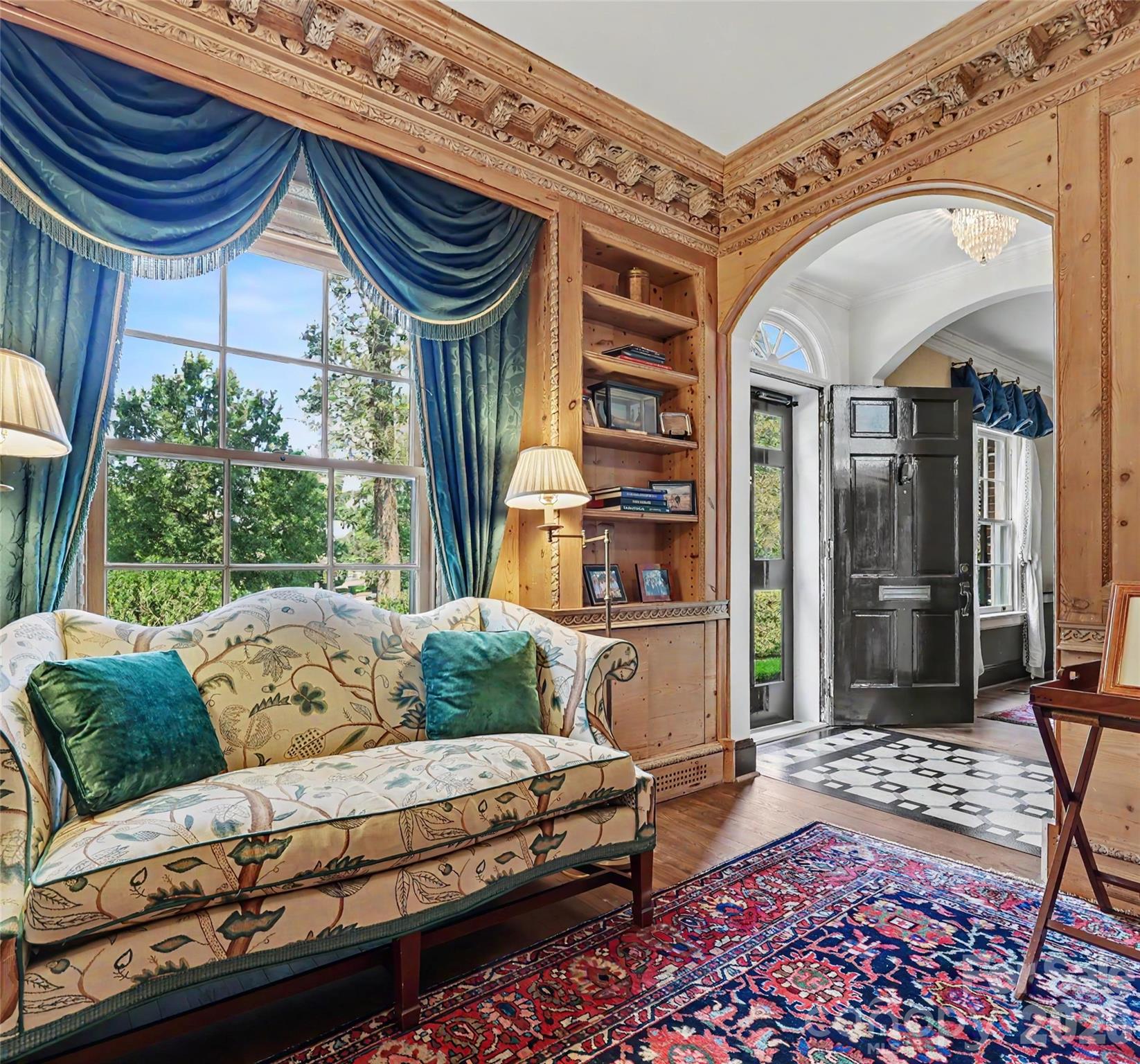1401 Queens Road W