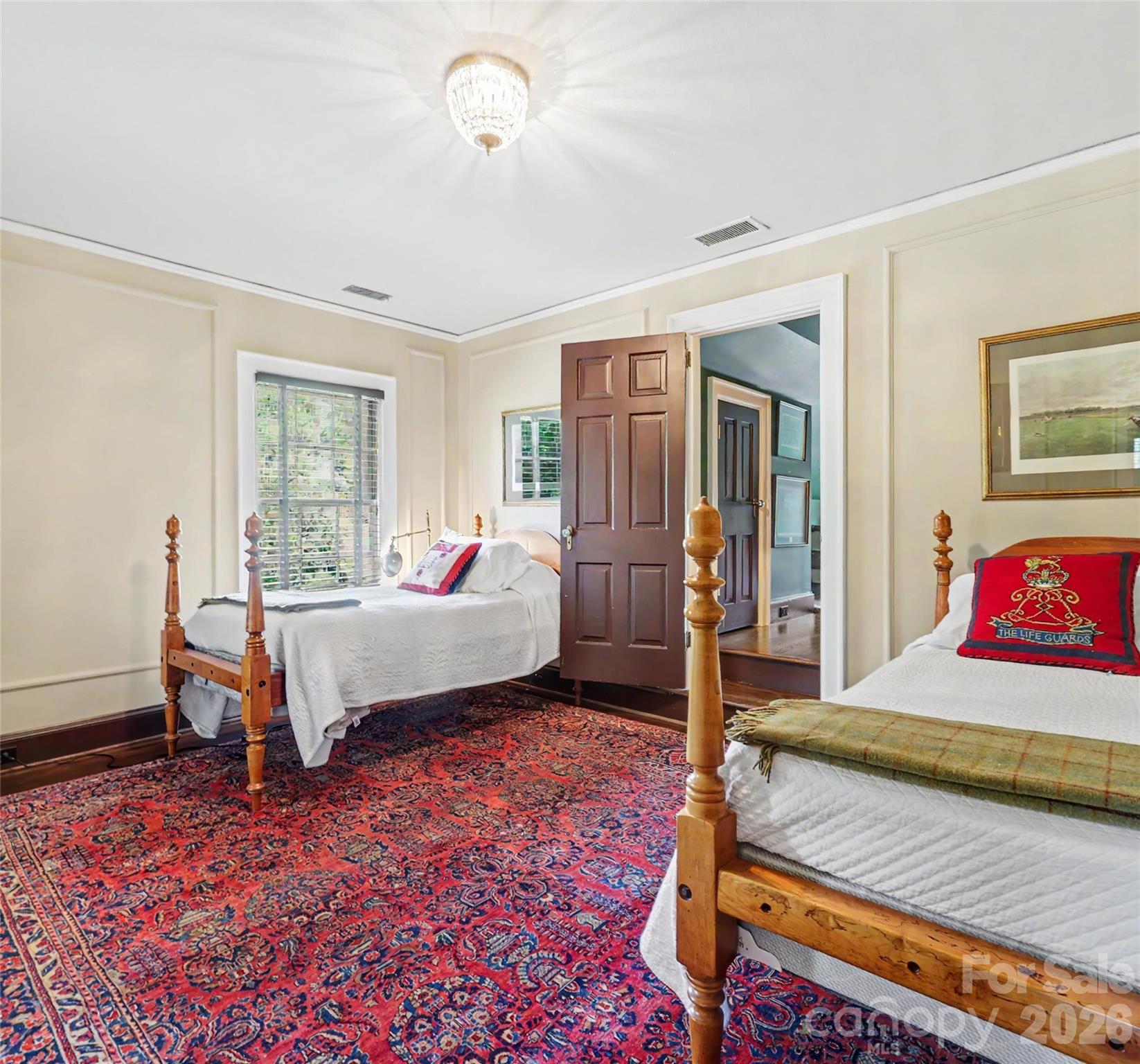 1401 Queens Road W