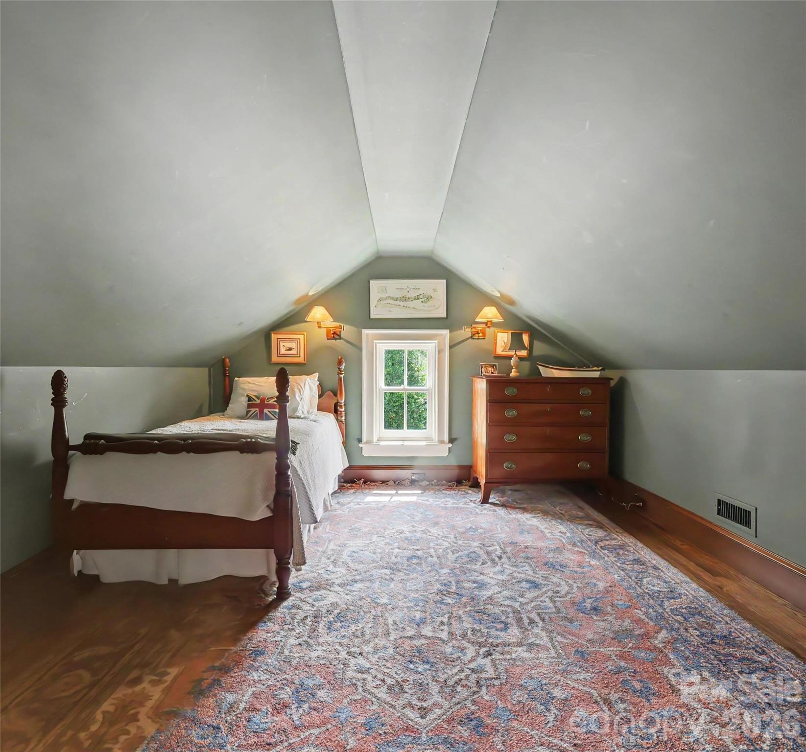 1401 Queens Road W