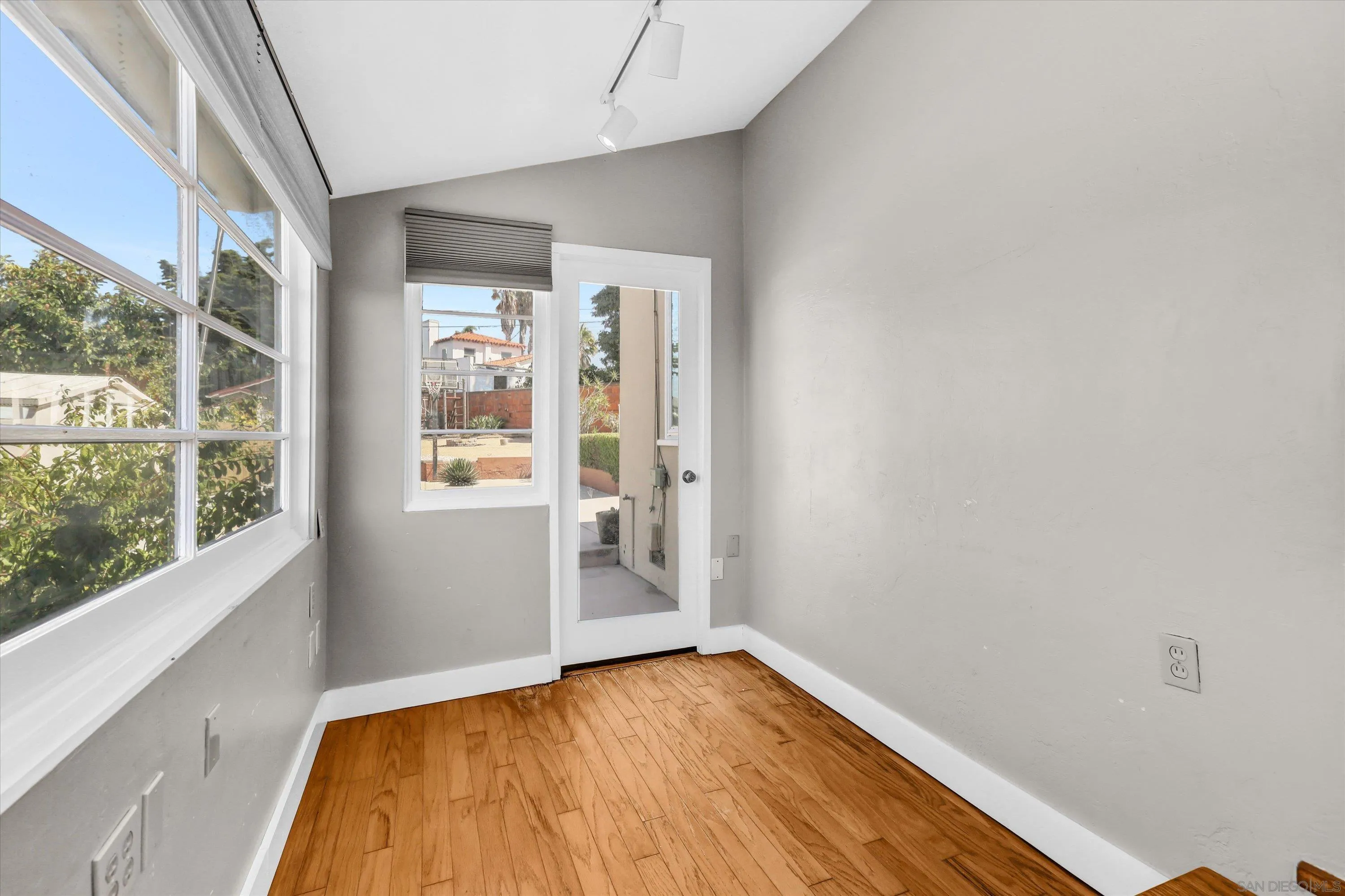 3616 Zola St