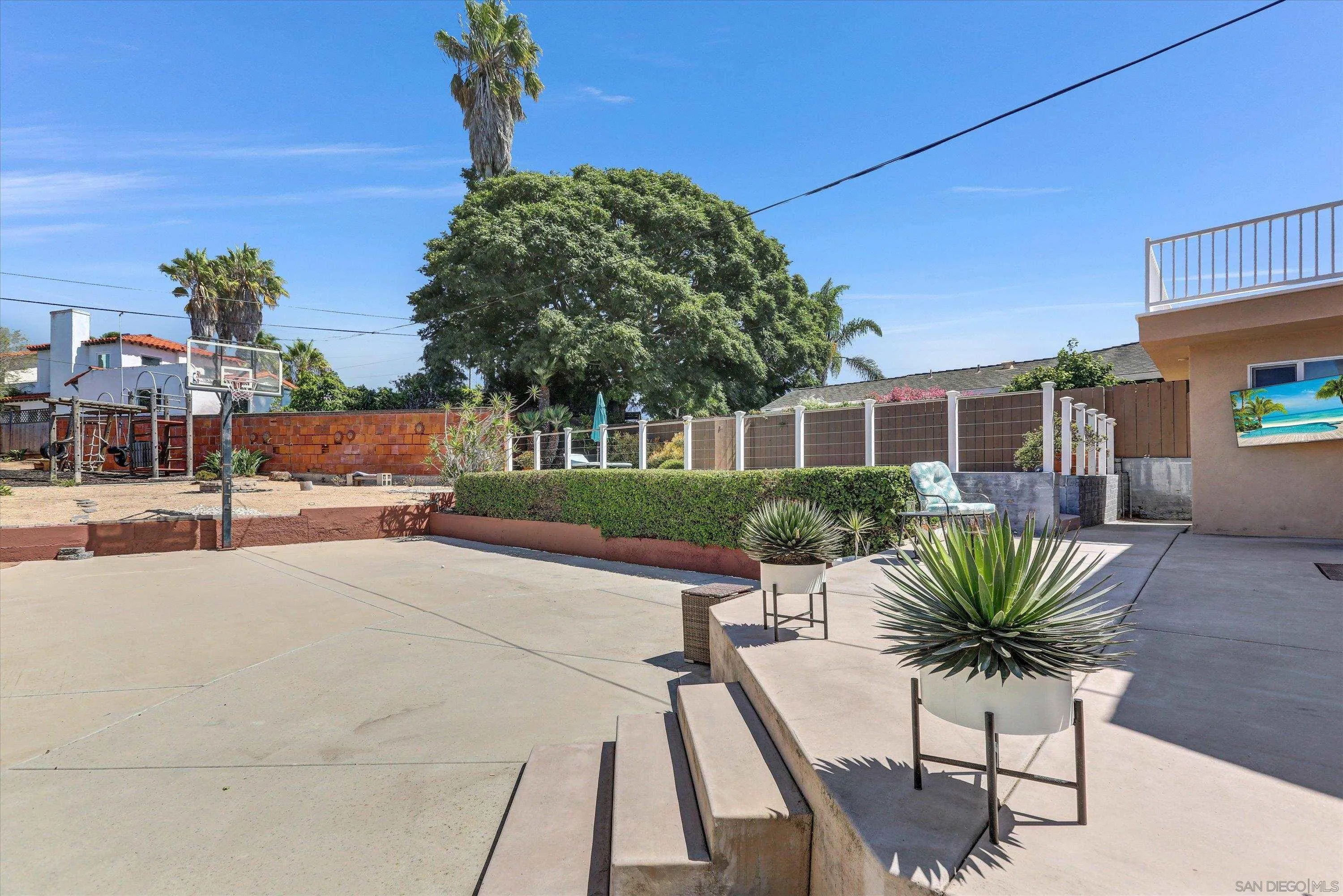 3616 Zola St