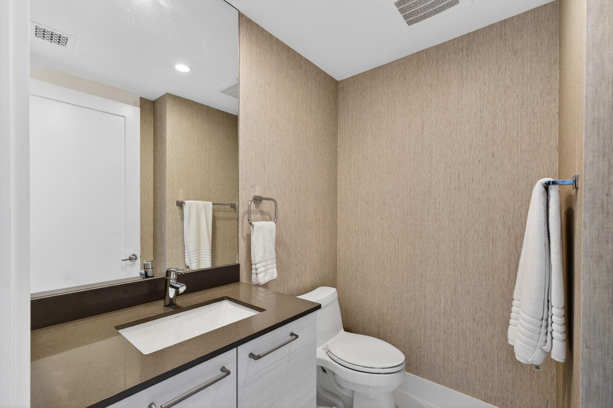 2 Water Club Way 2001